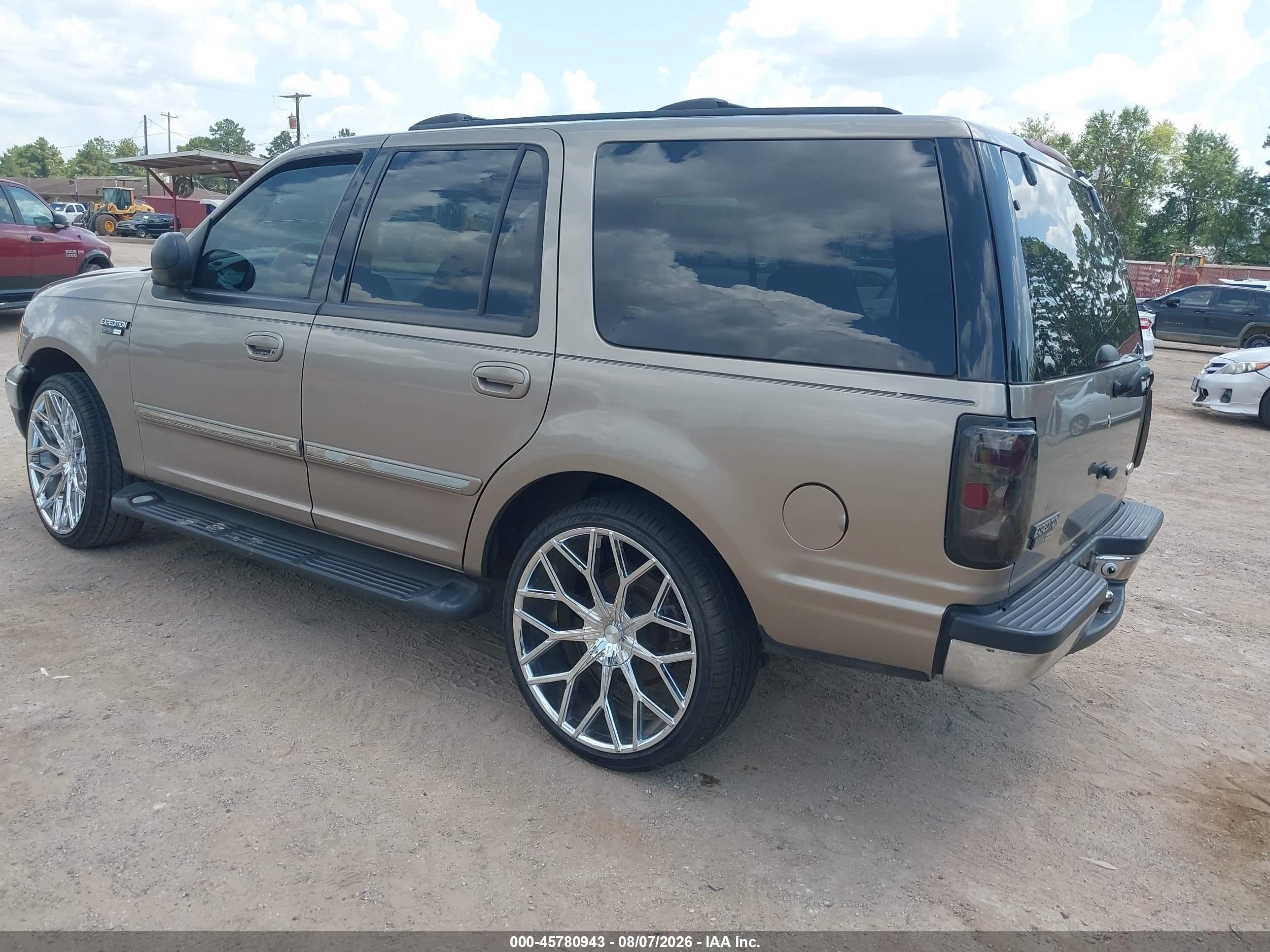 2002 Ford Expedition Xlt Gold vin: 1FMRU15W62LA79878