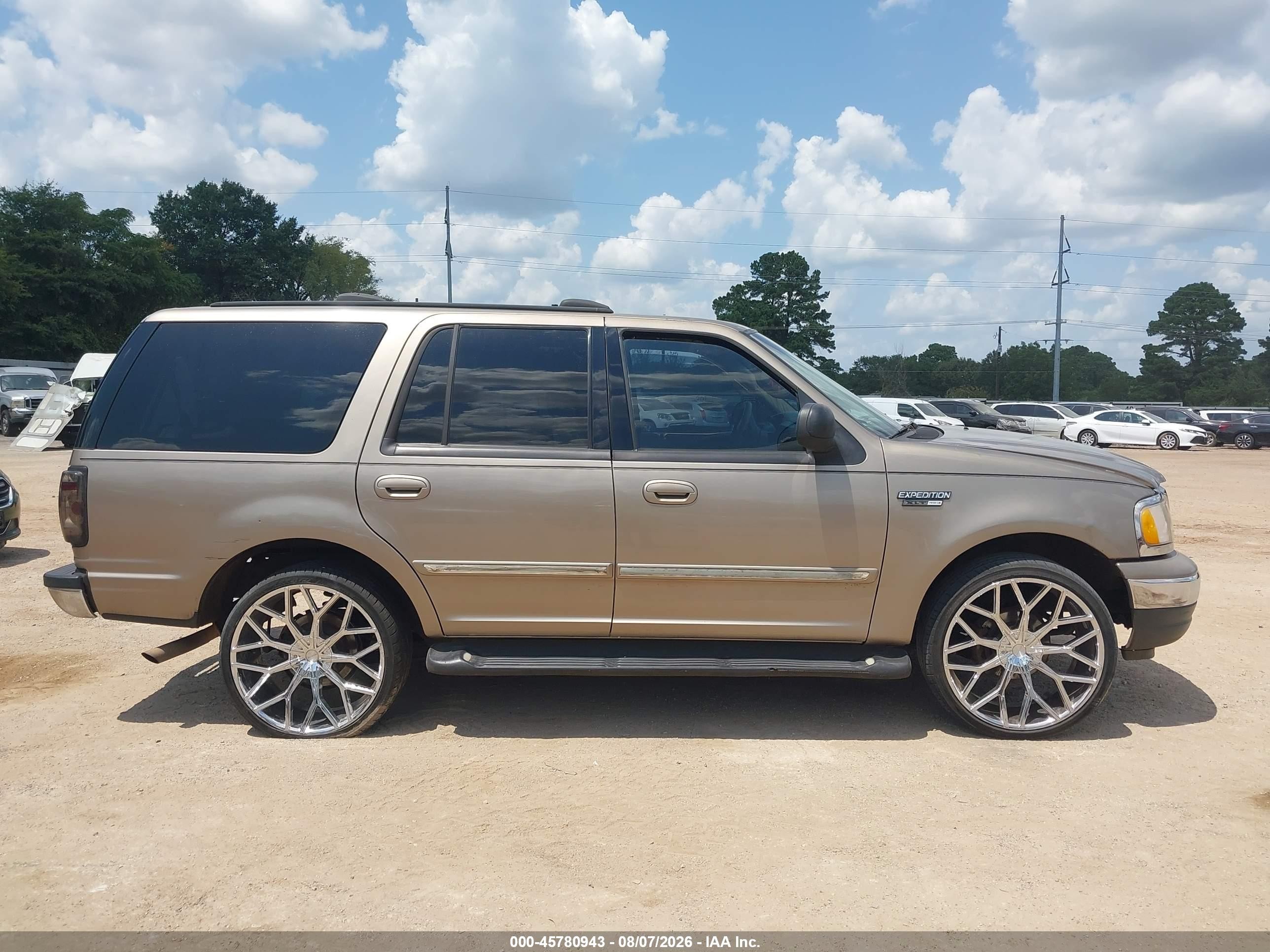2002 Ford Expedition Xlt Gold vin: 1FMRU15W62LA79878