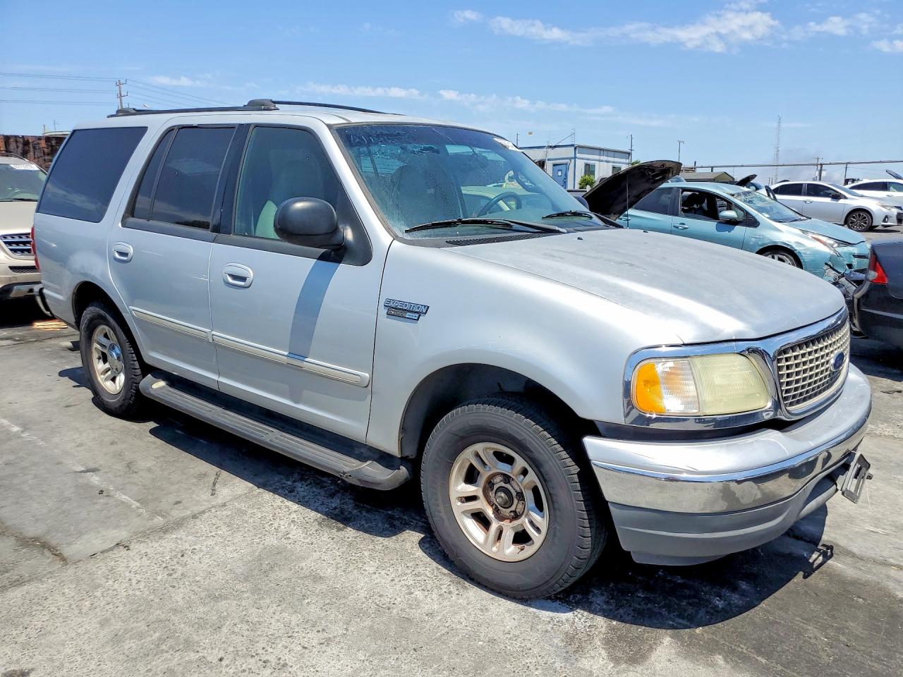 2002 Ford Expedition Xlt Серебряный vin: 1FMRU15W62LA99113