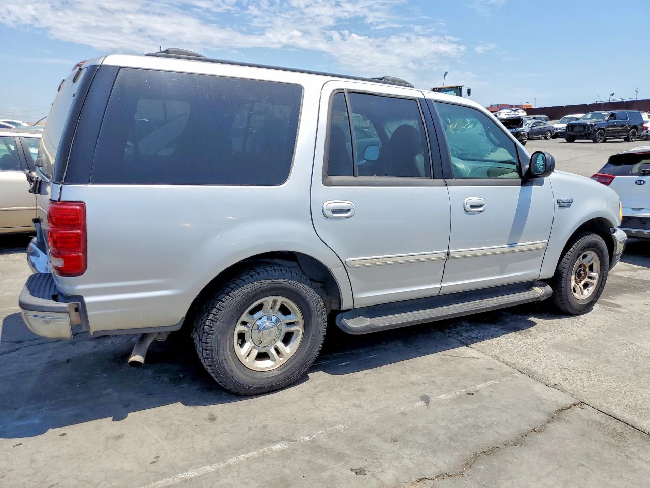 2002 Ford Expedition Xlt Серебряный vin: 1FMRU15W62LA99113