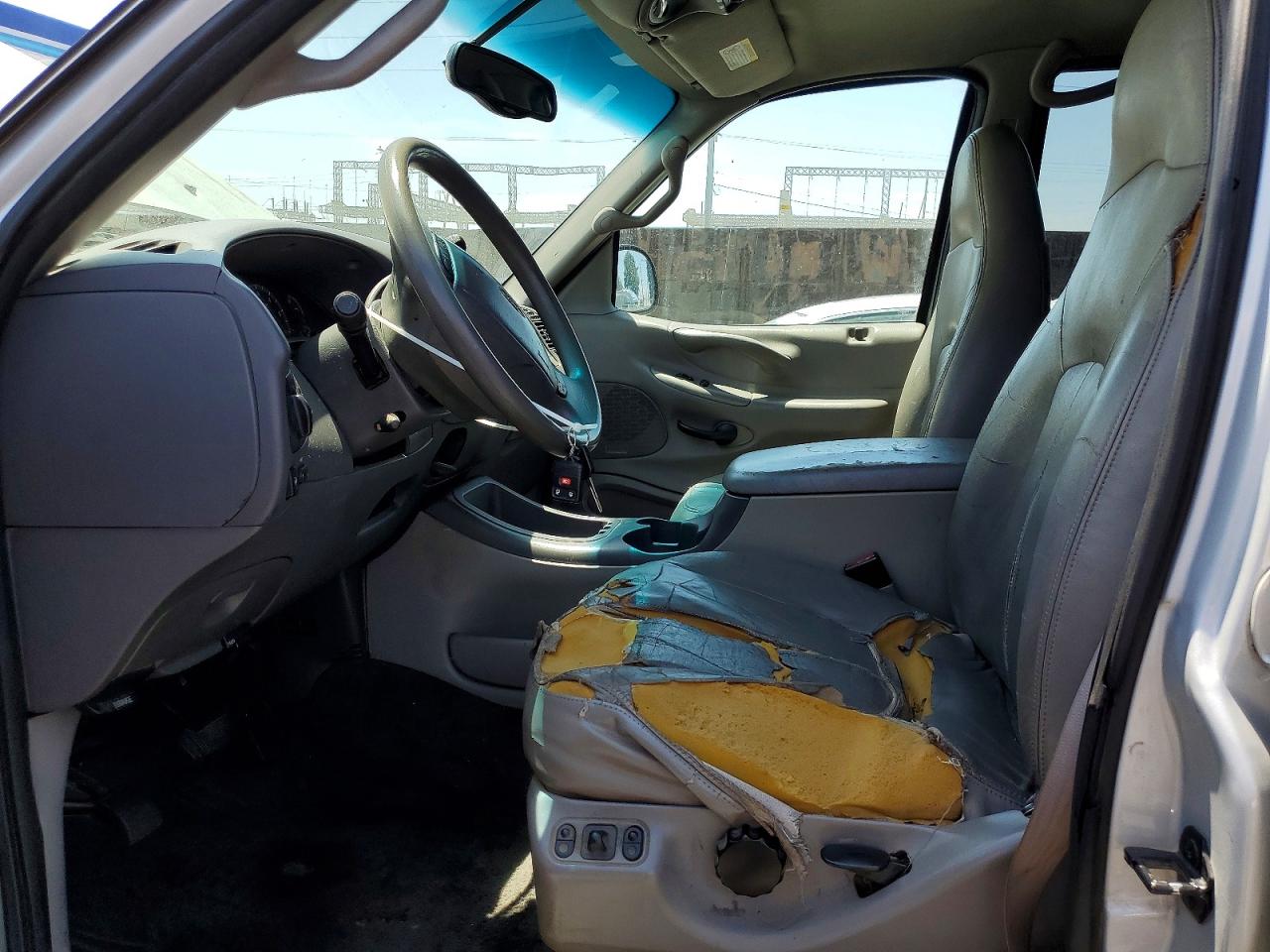 2002 Ford Expedition Xlt Серебряный vin: 1FMRU15W62LA99113
