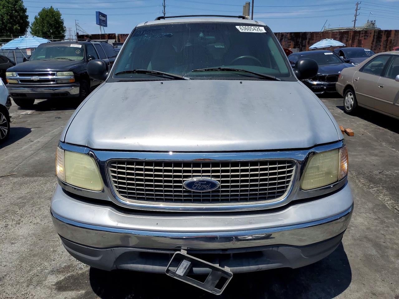 2002 Ford Expedition Xlt Серебряный vin: 1FMRU15W62LA99113