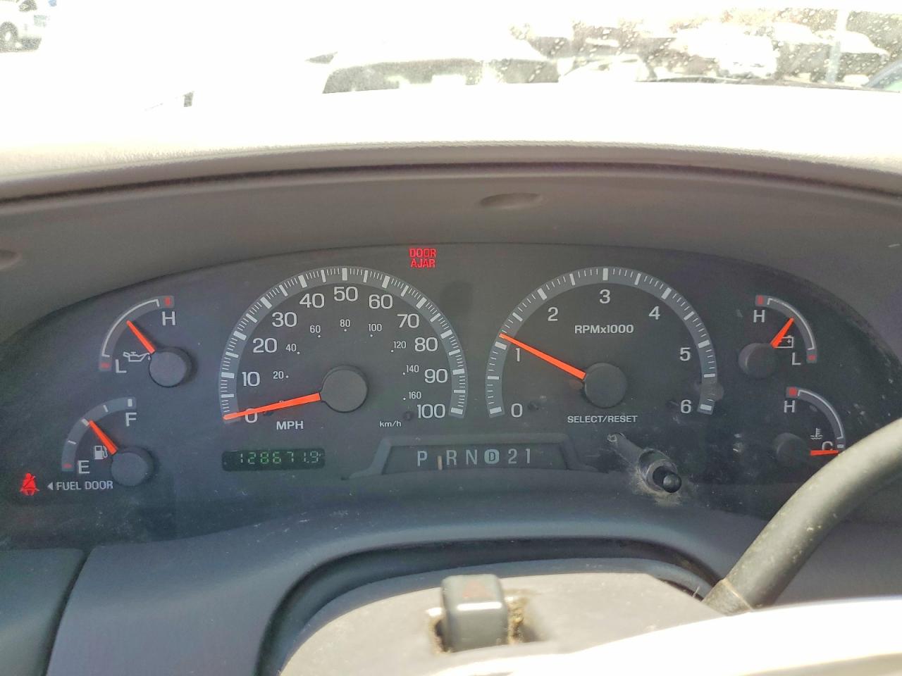 2002 Ford Expedition Xlt Серебряный vin: 1FMRU15W62LA99113