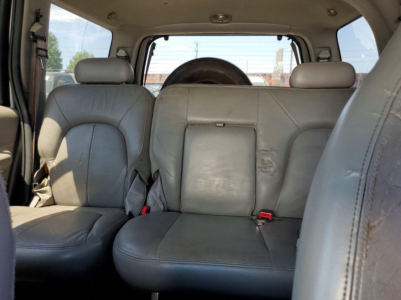 2002 Ford Expedition Xlt Серебряный vin: 1FMRU15W62LA99113