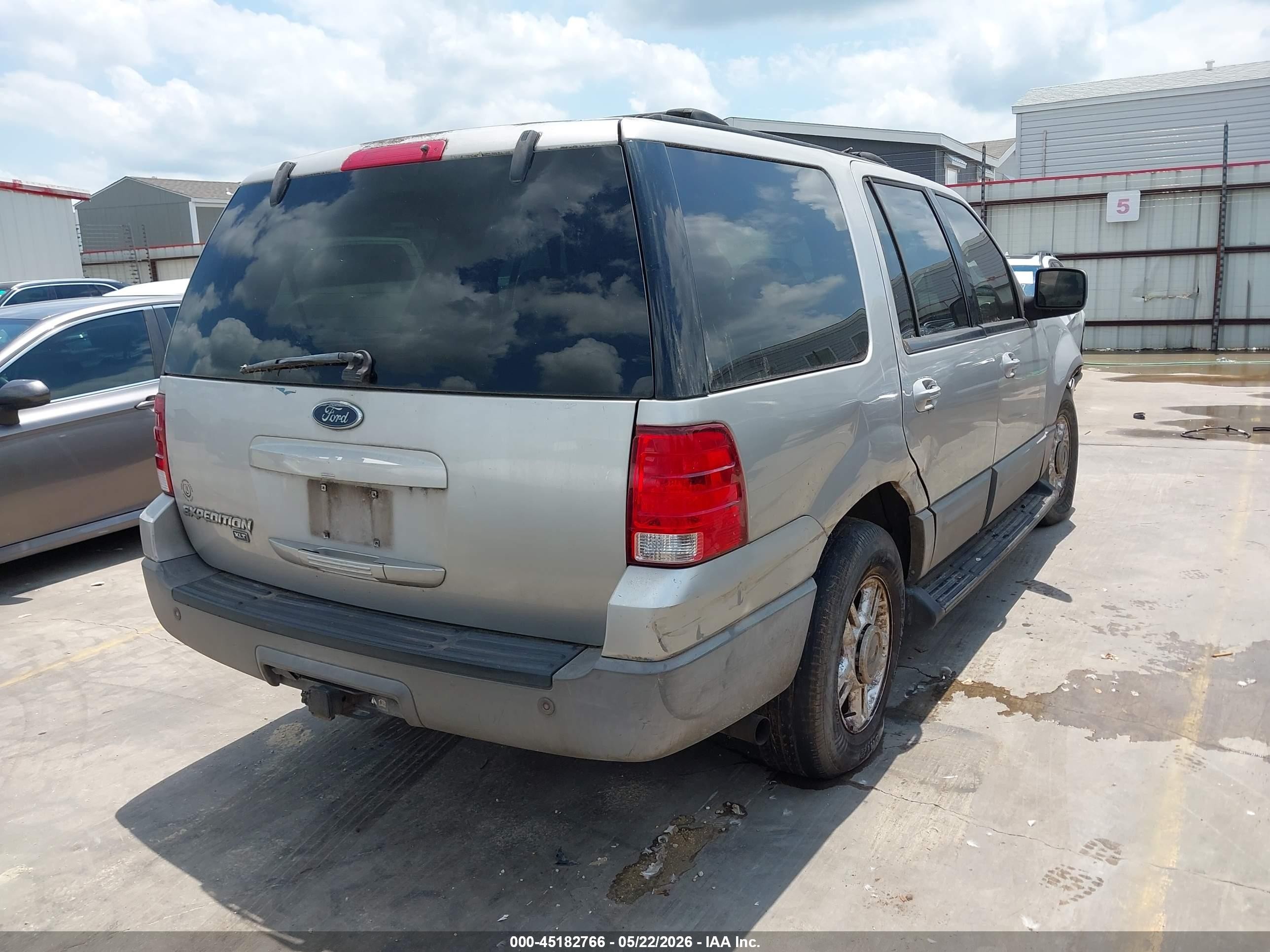 2003 Ford Expedition Xlt Gray vin: 1FMRU15W63LA18659