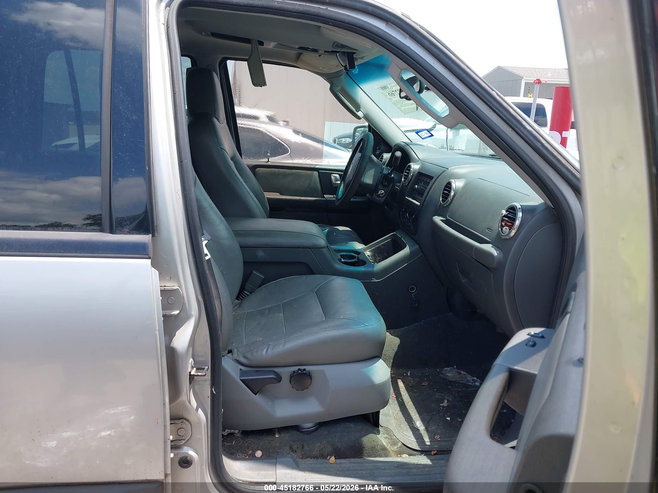 2003 Ford Expedition Xlt Gray vin: 1FMRU15W63LA18659