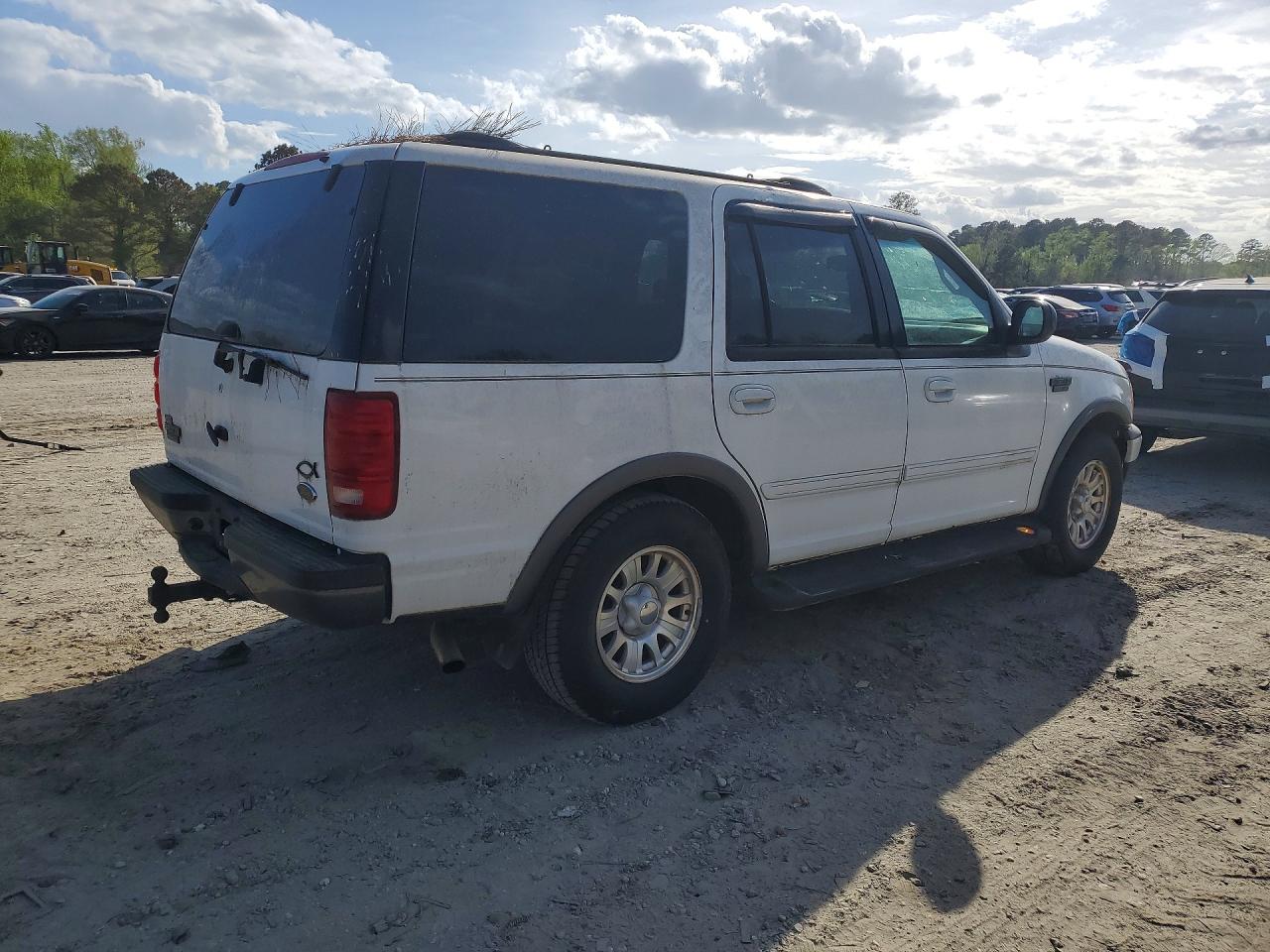 2001 Ford Expedition White vin: 1FMRU15W71LB42260