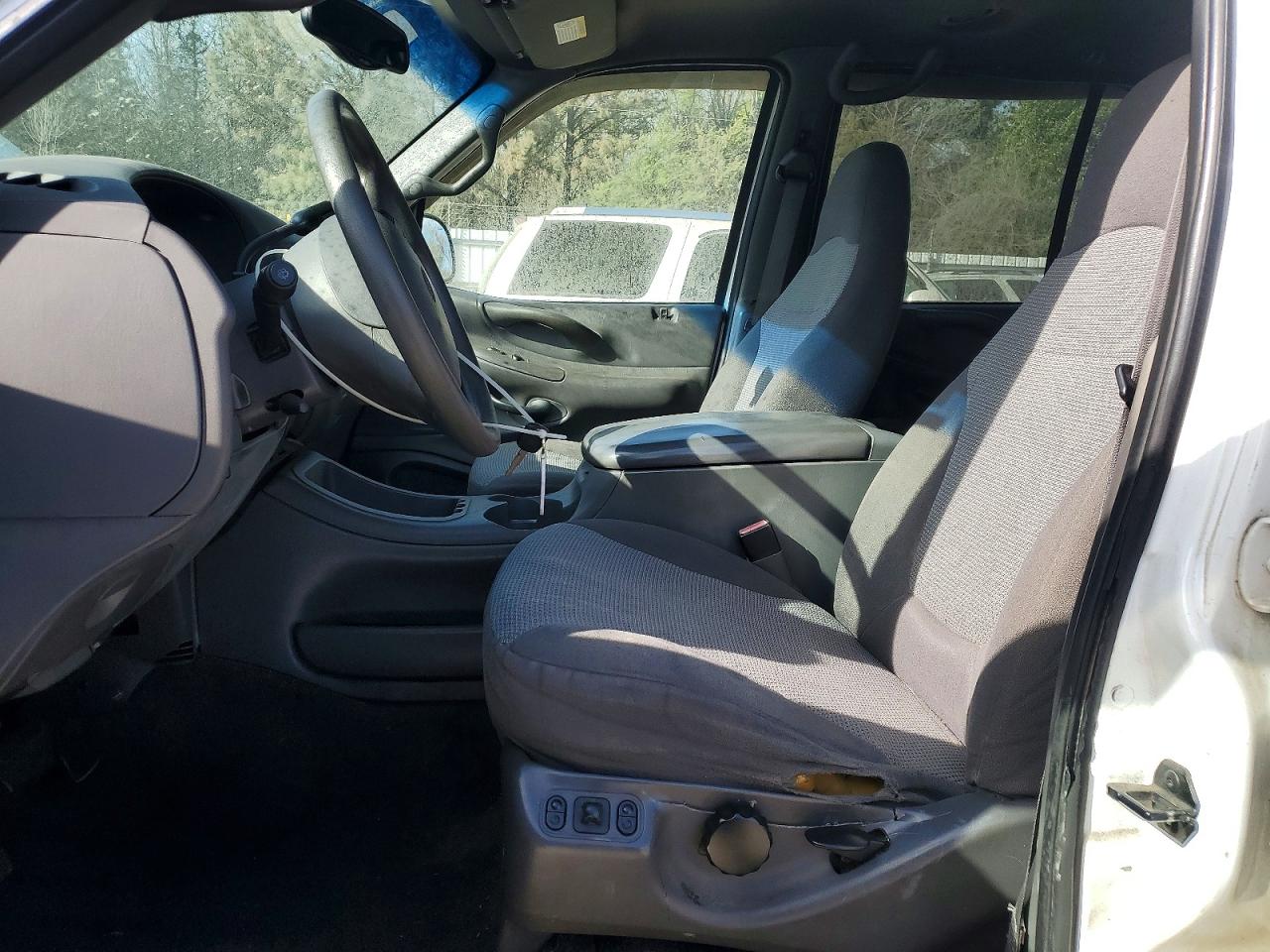 2001 Ford Expedition White vin: 1FMRU15W71LB42260
