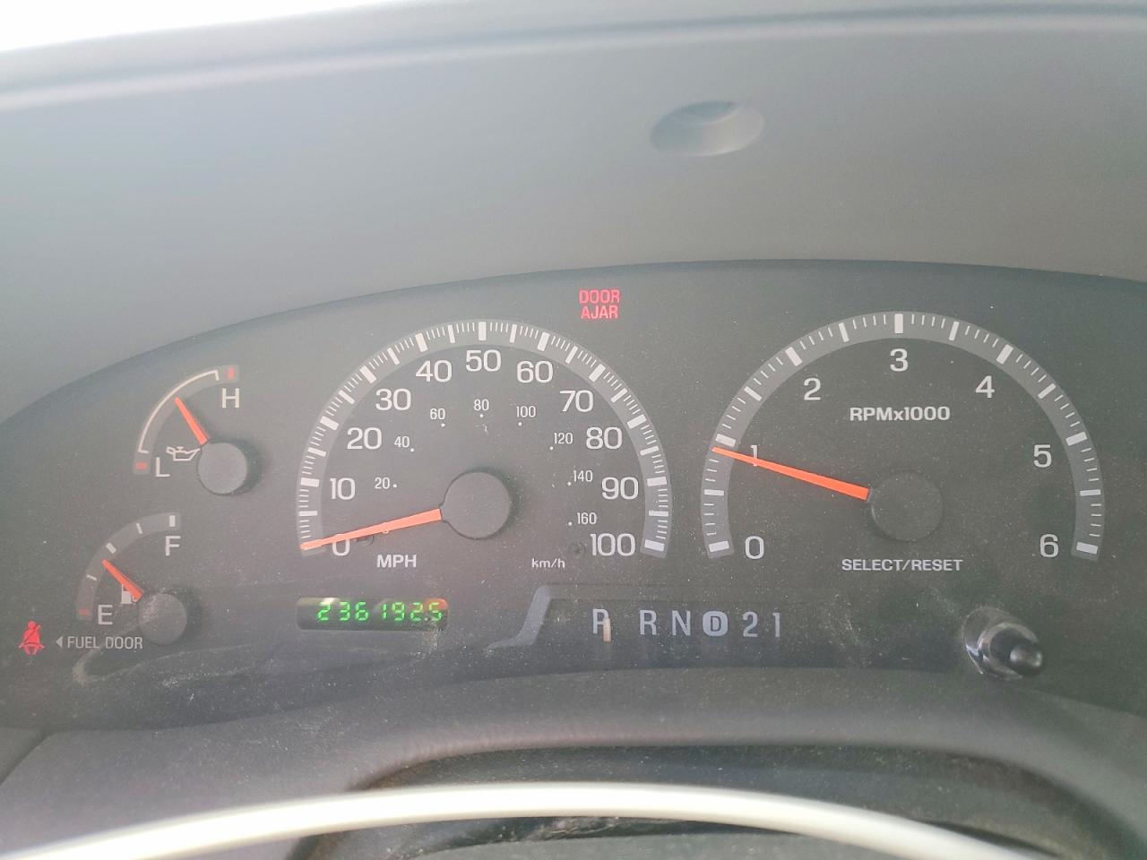 2001 Ford Expedition White vin: 1FMRU15W71LB42260