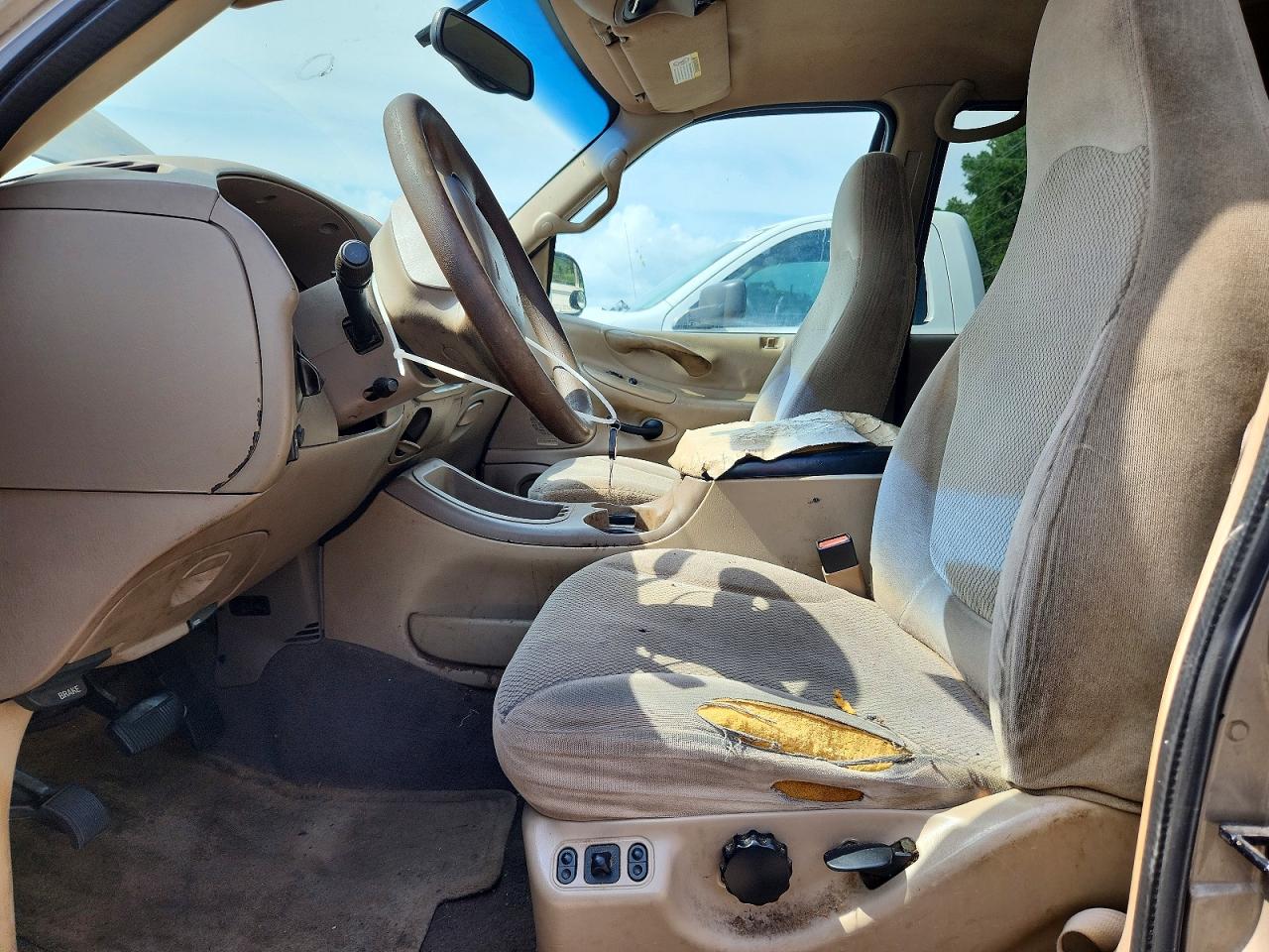 2001 Ford Expedition Xlt Tan vin: 1FMRU15W71LB81009