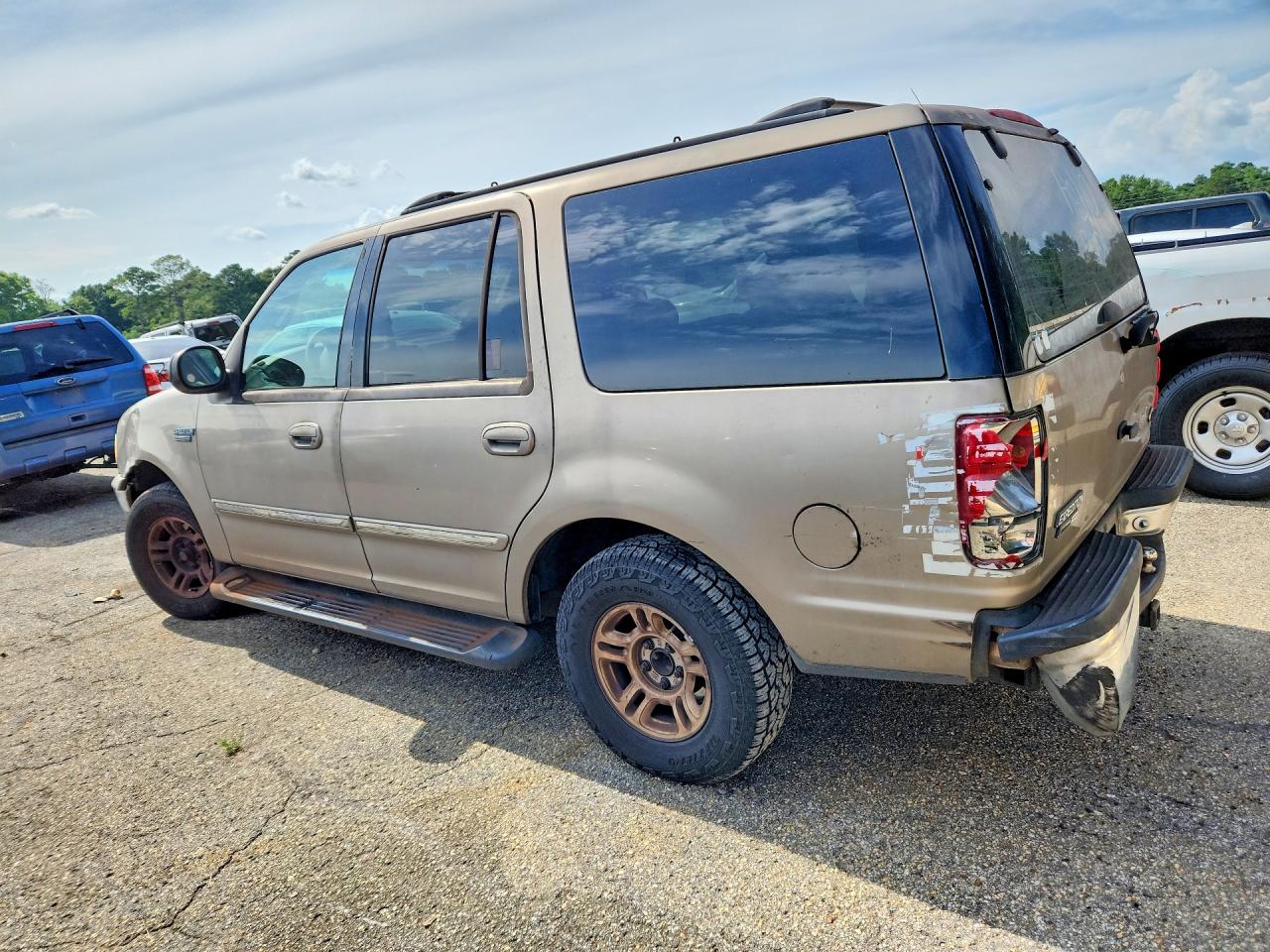 2001 Ford Expedition Xlt Tan vin: 1FMRU15W71LB81009