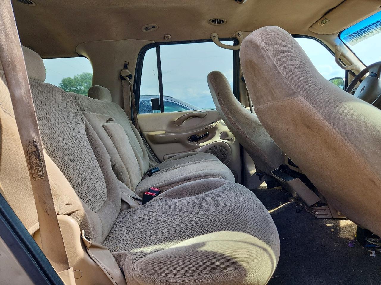 2001 Ford Expedition Xlt Tan vin: 1FMRU15W71LB81009
