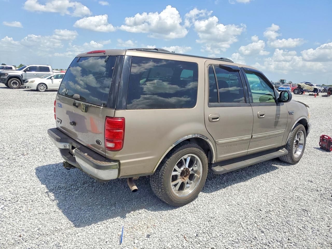 2001 Ford Expedition Xlt Tan vin: 1FMRU15W81LB21823