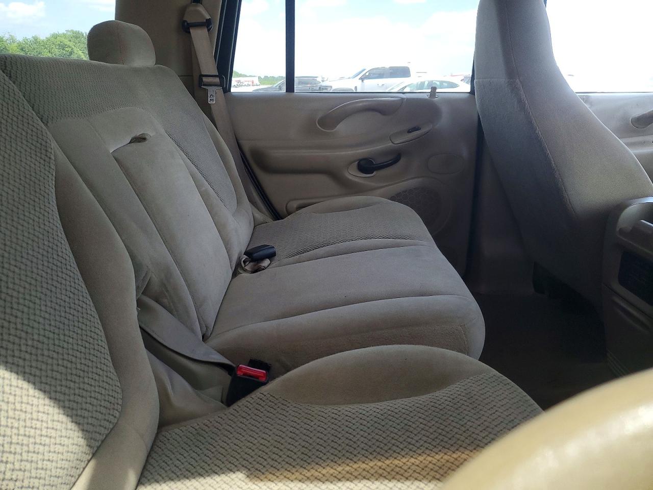 2001 Ford Expedition Xlt Tan vin: 1FMRU15W81LB21823