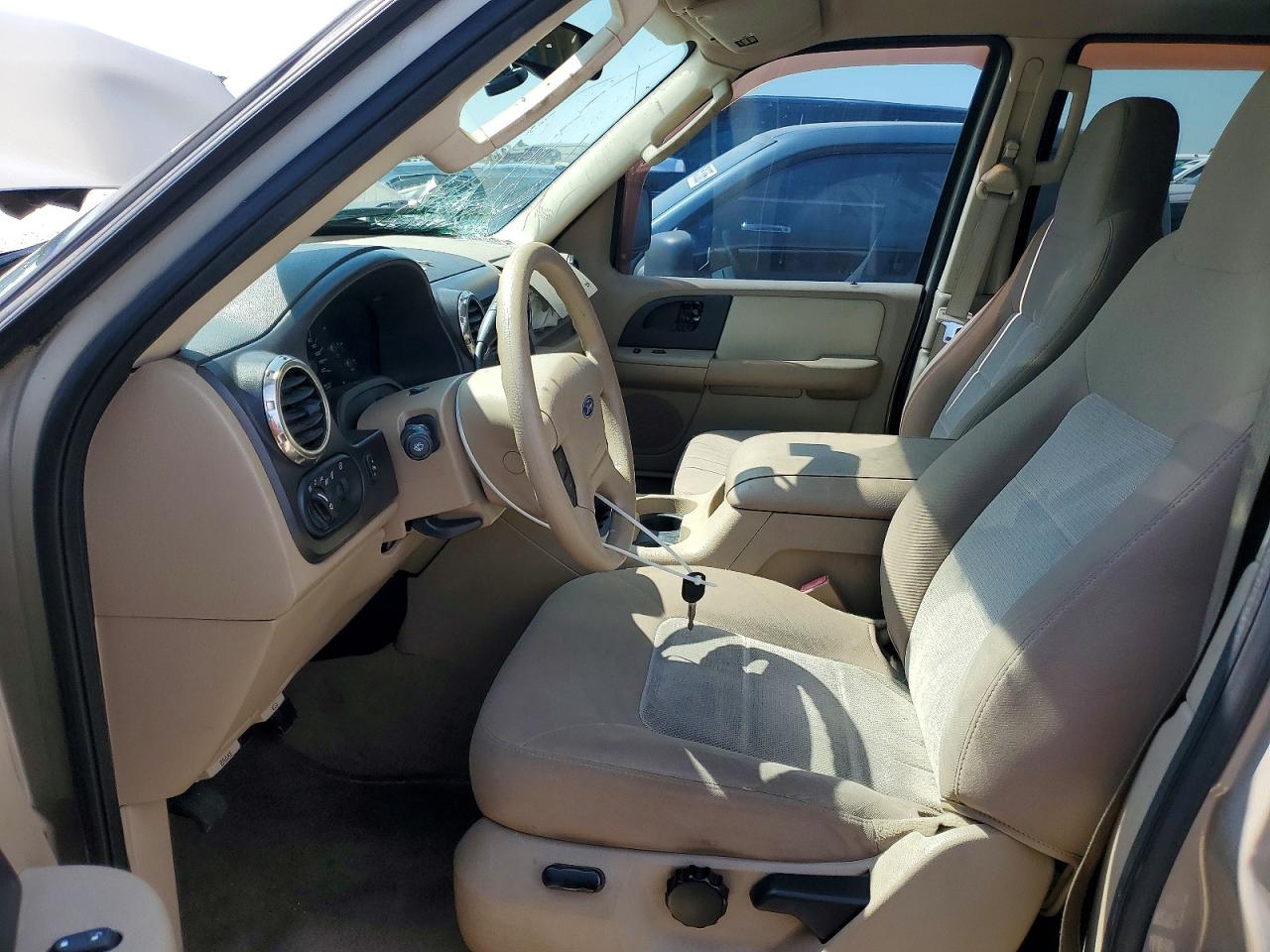 2004 Ford Expedition Xlt Beige vin: 1FMRU15W84LB91651