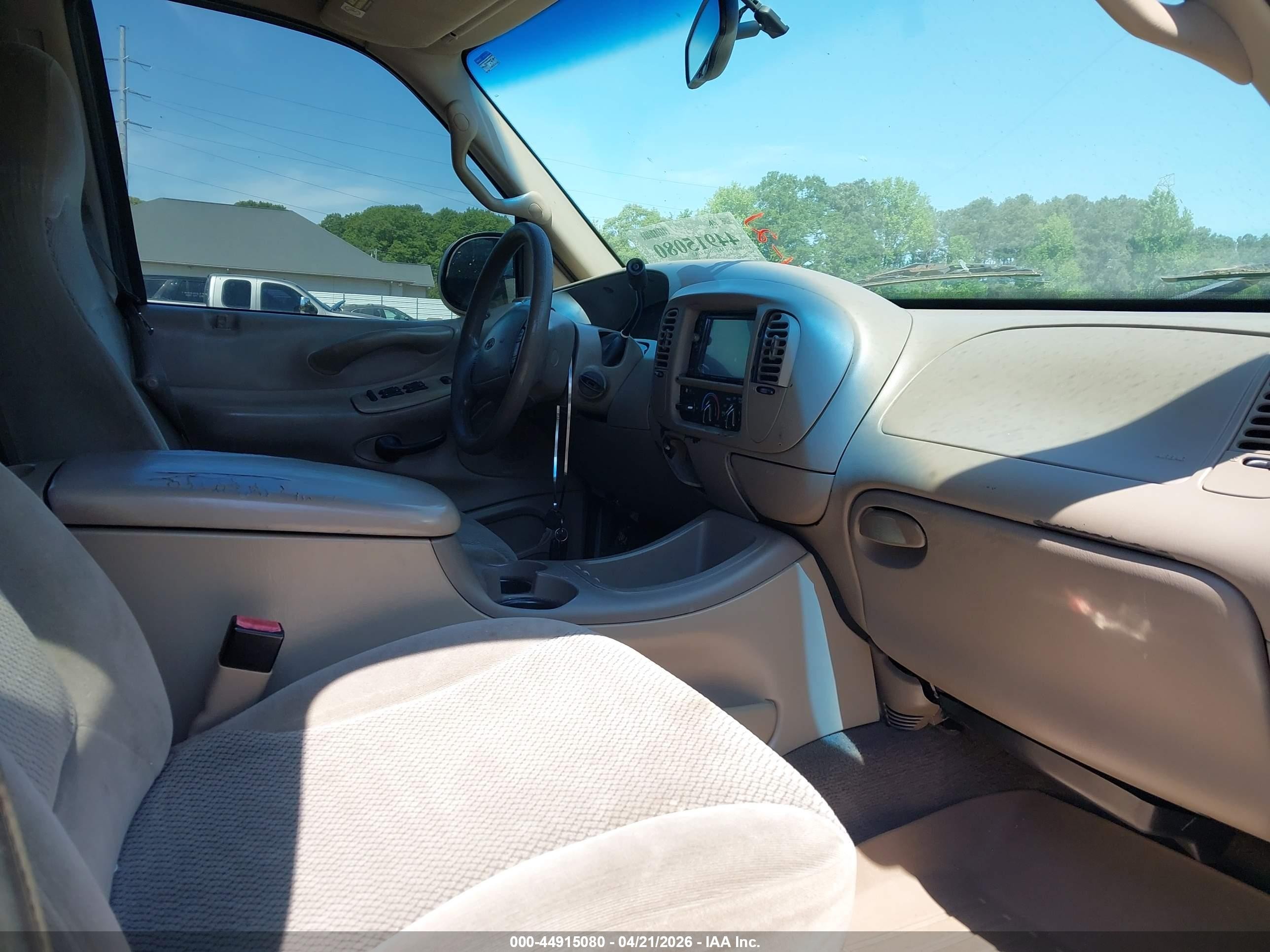 2001 Ford Expedition Xlt Tan vin: 1FMRU15W91LB74935