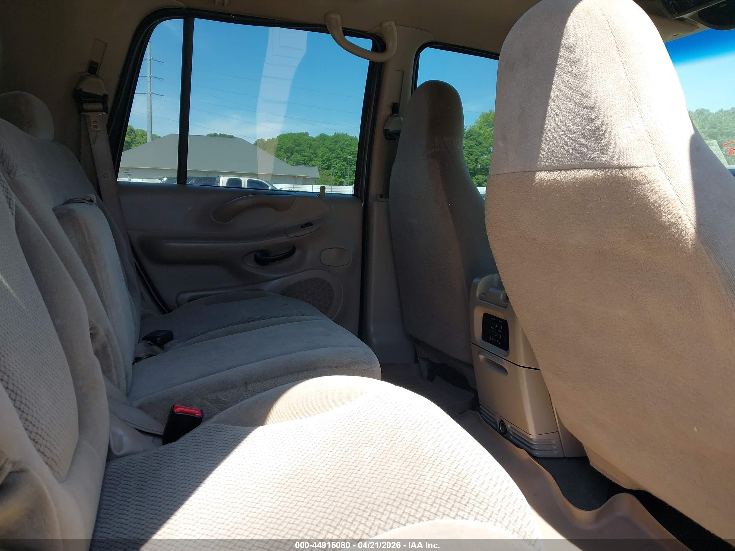 2001 Ford Expedition Xlt Tan vin: 1FMRU15W91LB74935