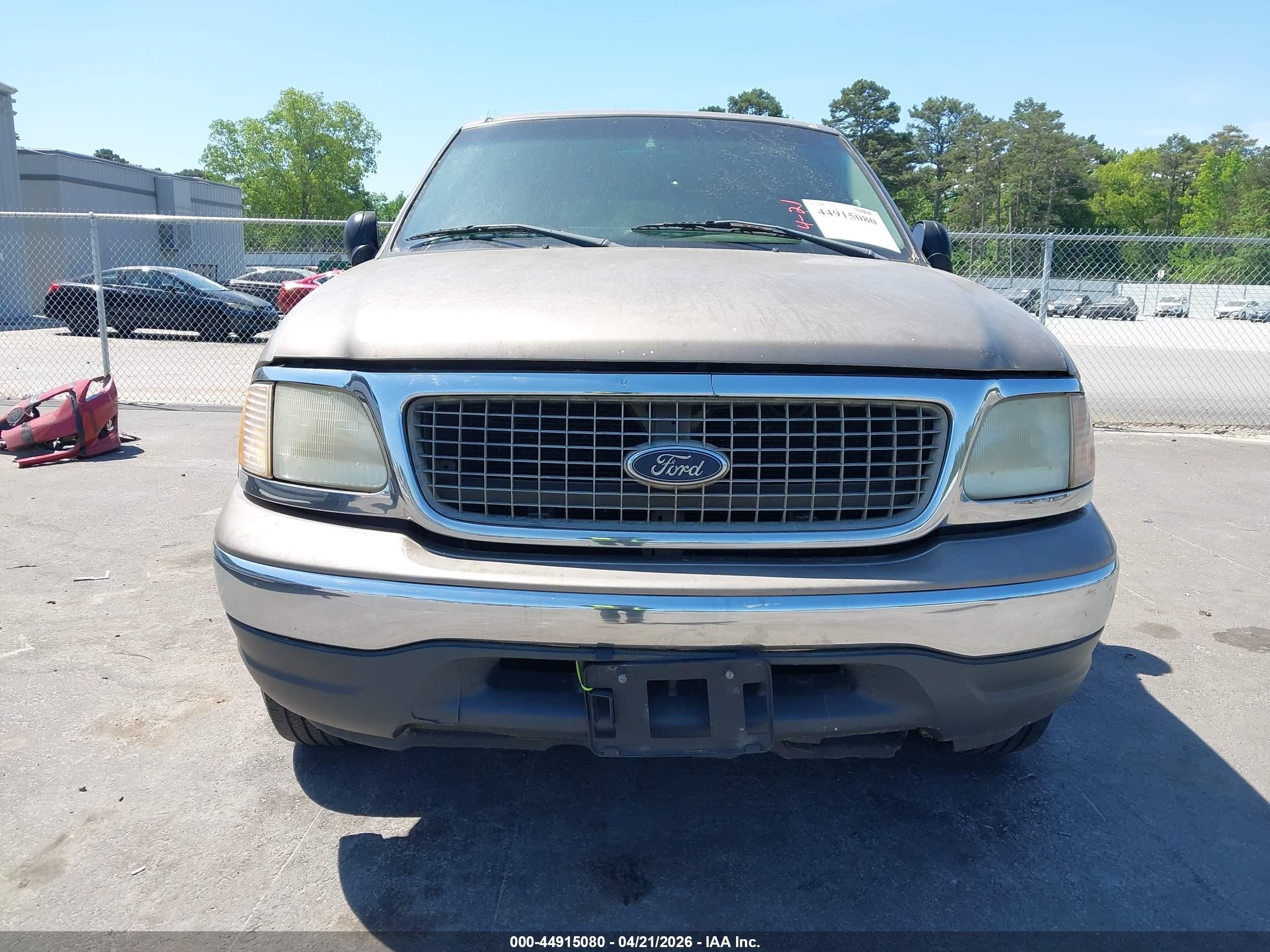 2001 Ford Expedition Xlt Tan vin: 1FMRU15W91LB74935