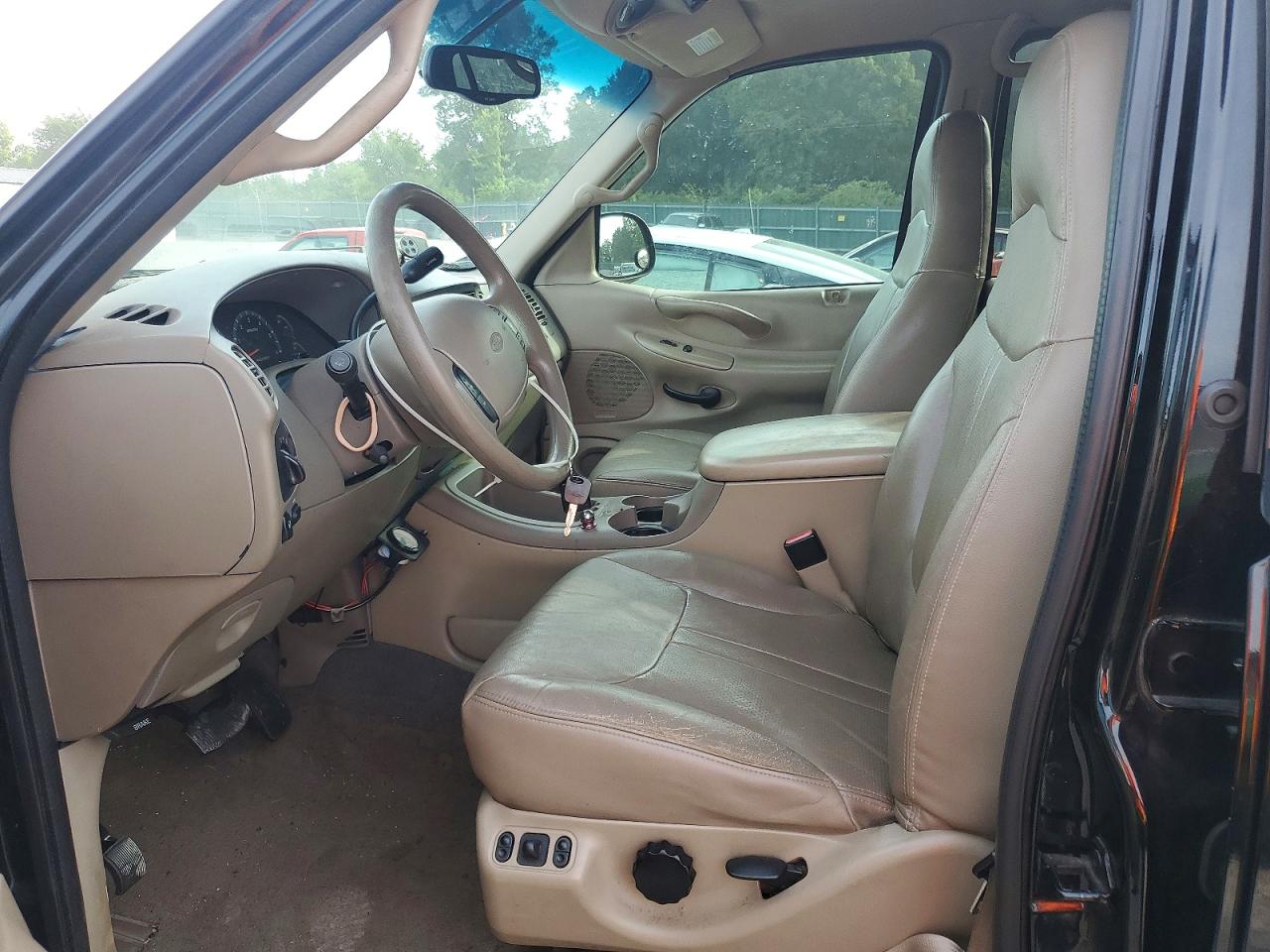 2002 Ford Expedition Xlt Черный vin: 1FMRU15W92LA14071