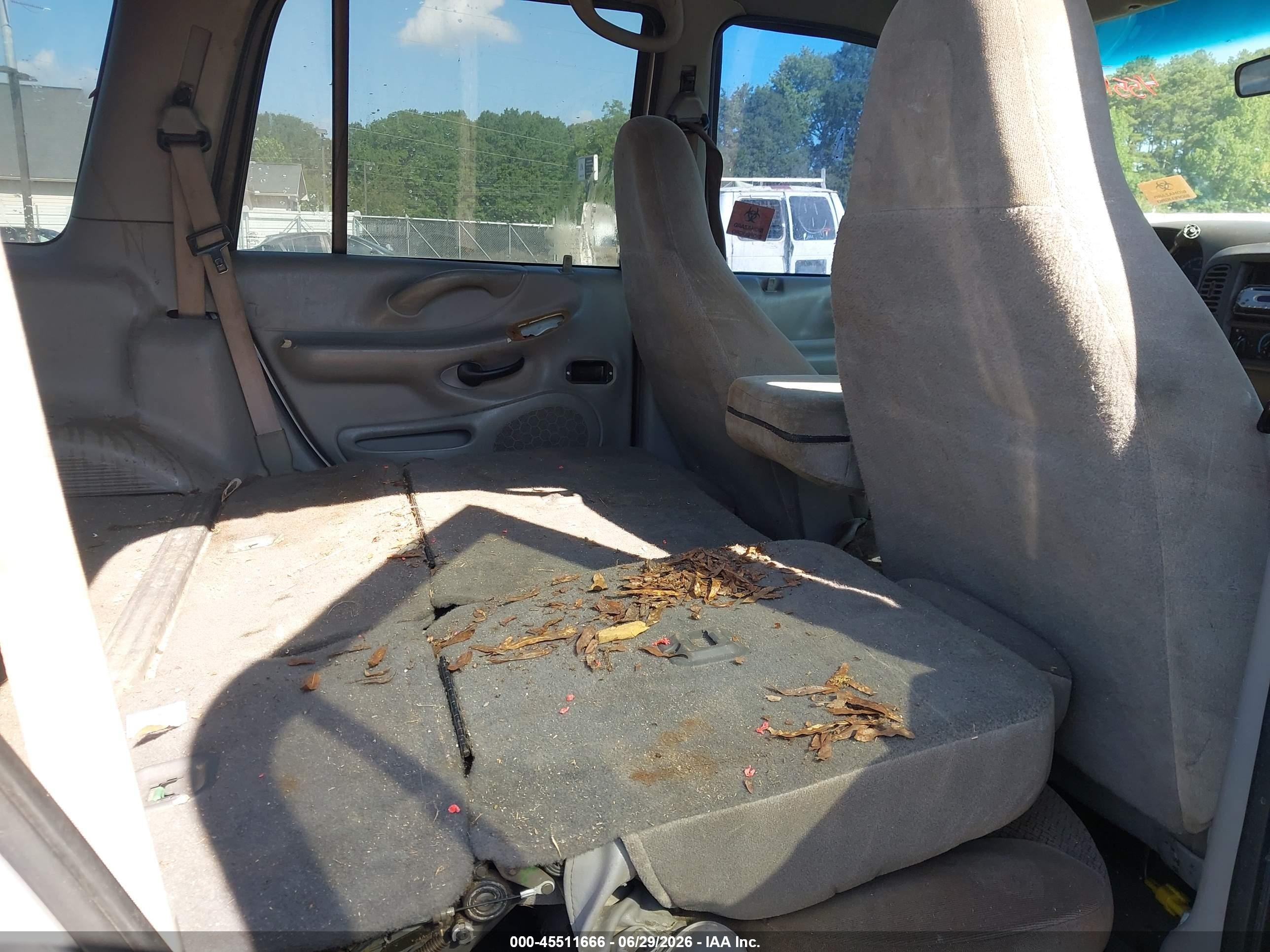 2001 Ford Expedition Xlt Silver vin: 1FMRU15WX1LB00343