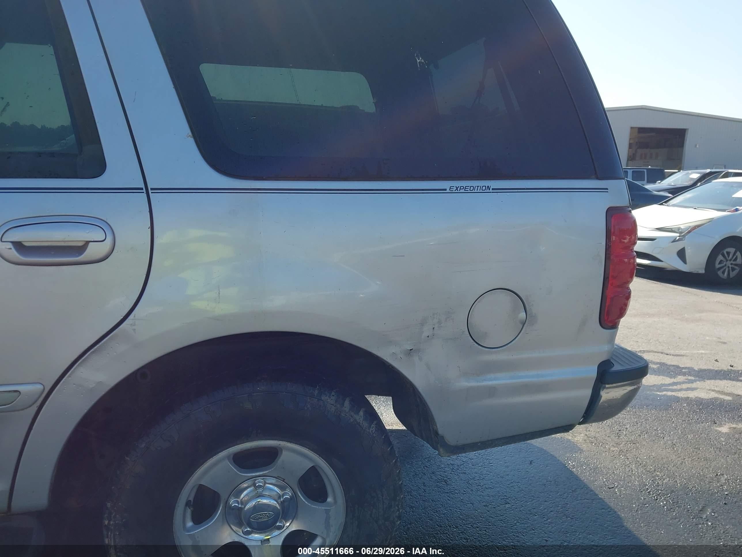 2001 Ford Expedition Xlt Silver vin: 1FMRU15WX1LB00343