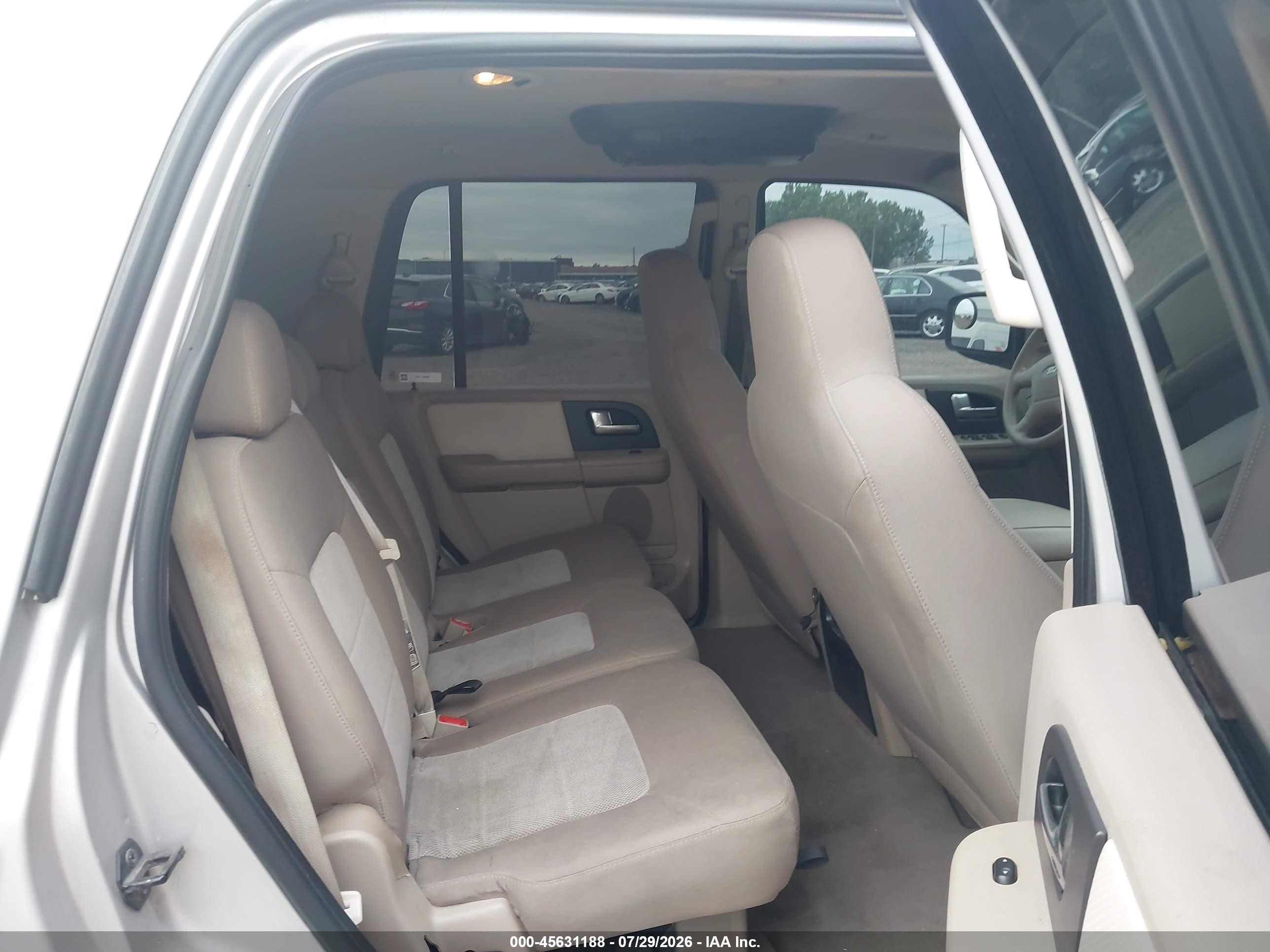 2003 Ford Expedition Xlt Серебряный vin: 1FMRU15WX3LB68807
