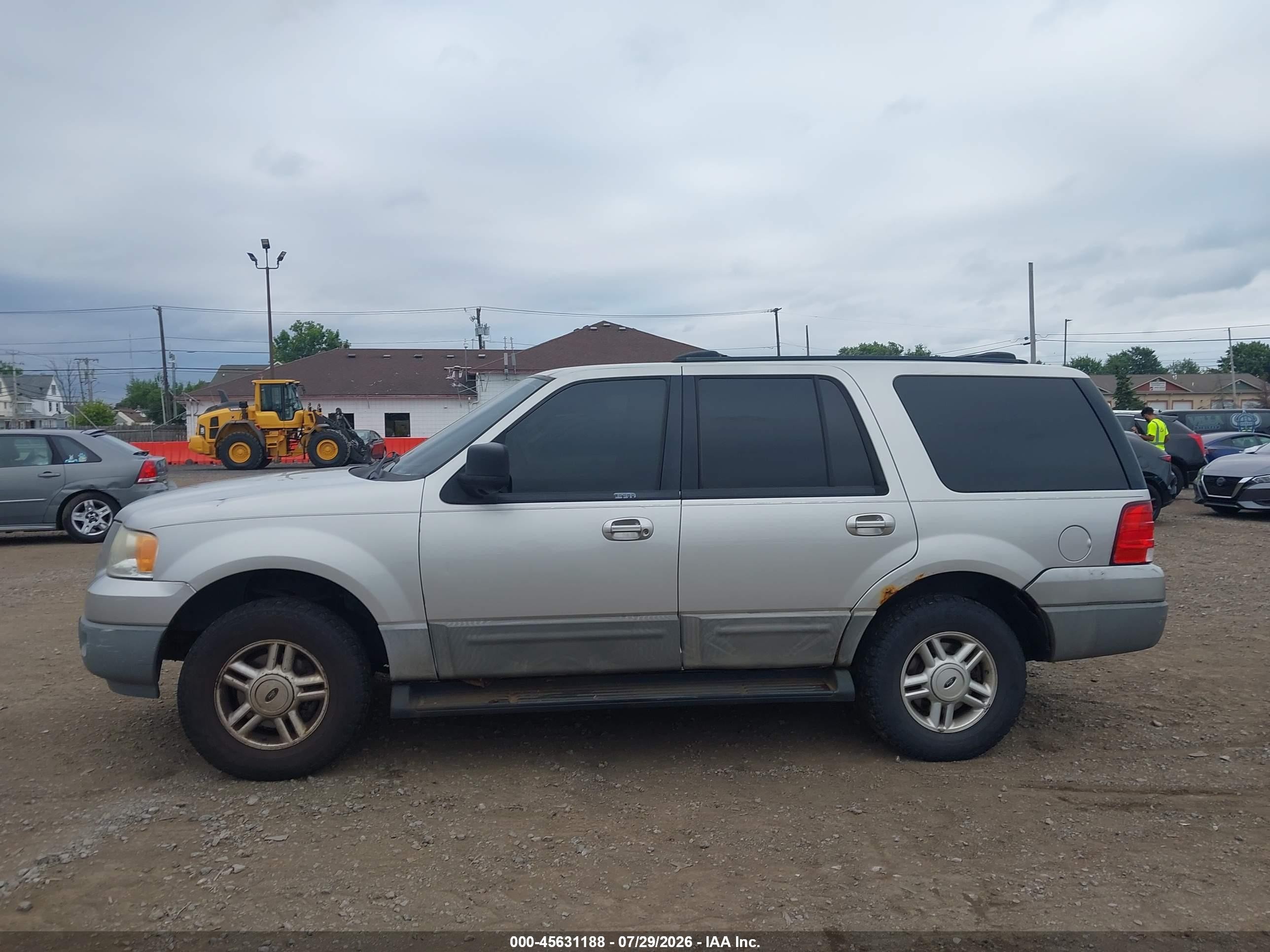 2003 Ford Expedition Xlt Серебряный vin: 1FMRU15WX3LB68807