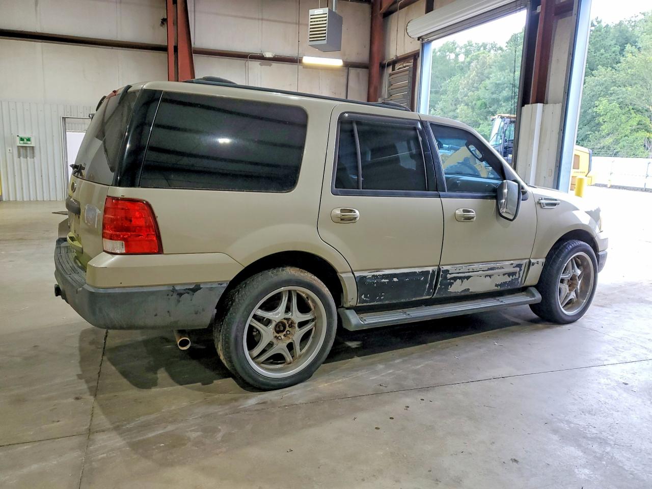 2004 Ford Expedition Xlt Beige vin: 1FMRU15WX4LA67106