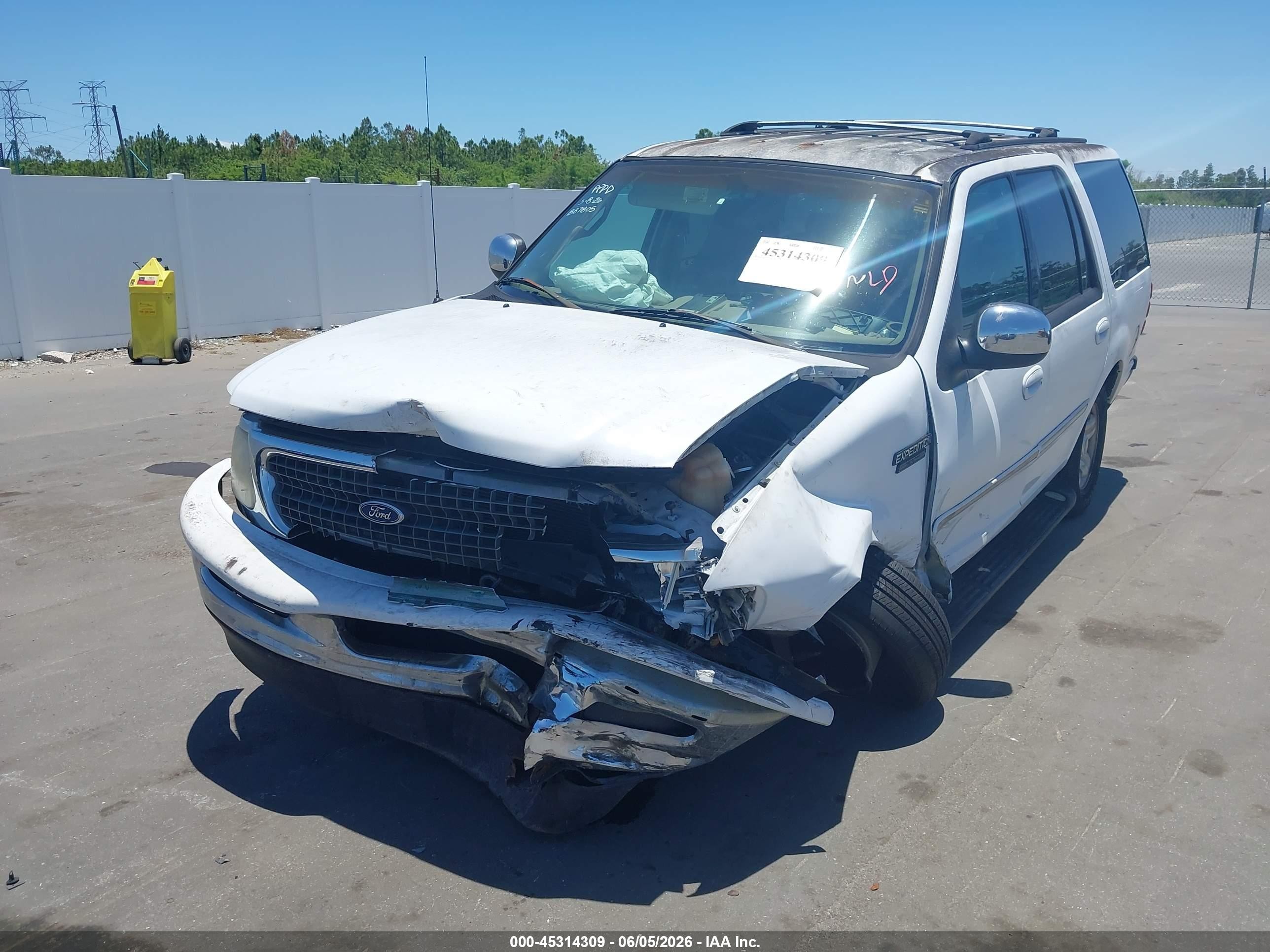 1998 Ford Expedition Eddie Bauer/xlt White vin: 1FMRU1760WLB87805