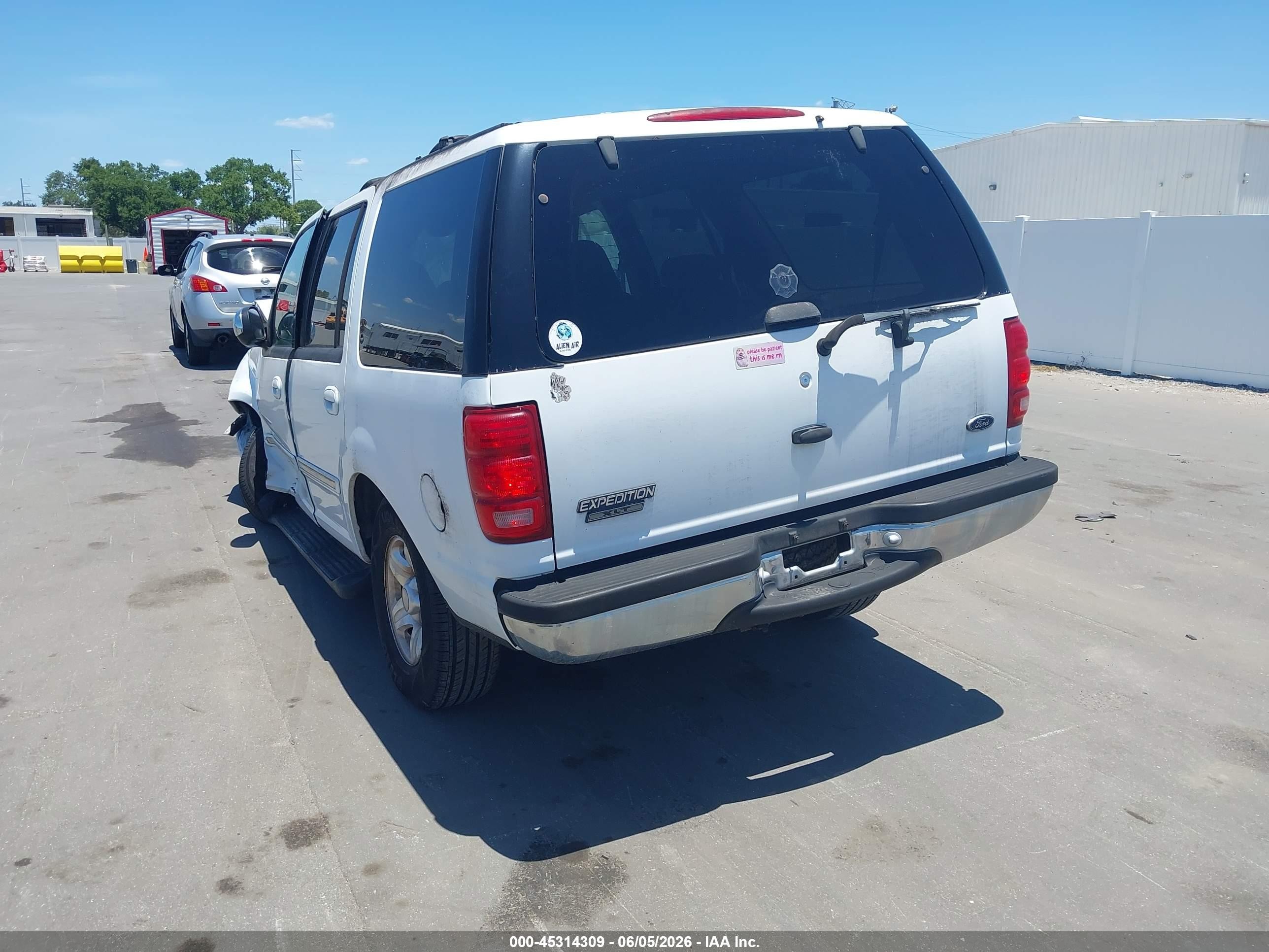 1998 Ford Expedition Eddie Bauer/xlt White vin: 1FMRU1760WLB87805
