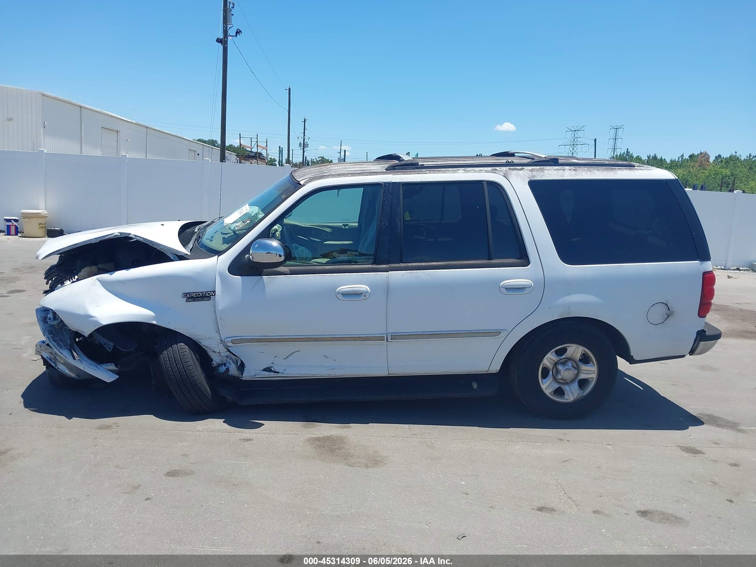1998 Ford Expedition Eddie Bauer/xlt White vin: 1FMRU1760WLB87805