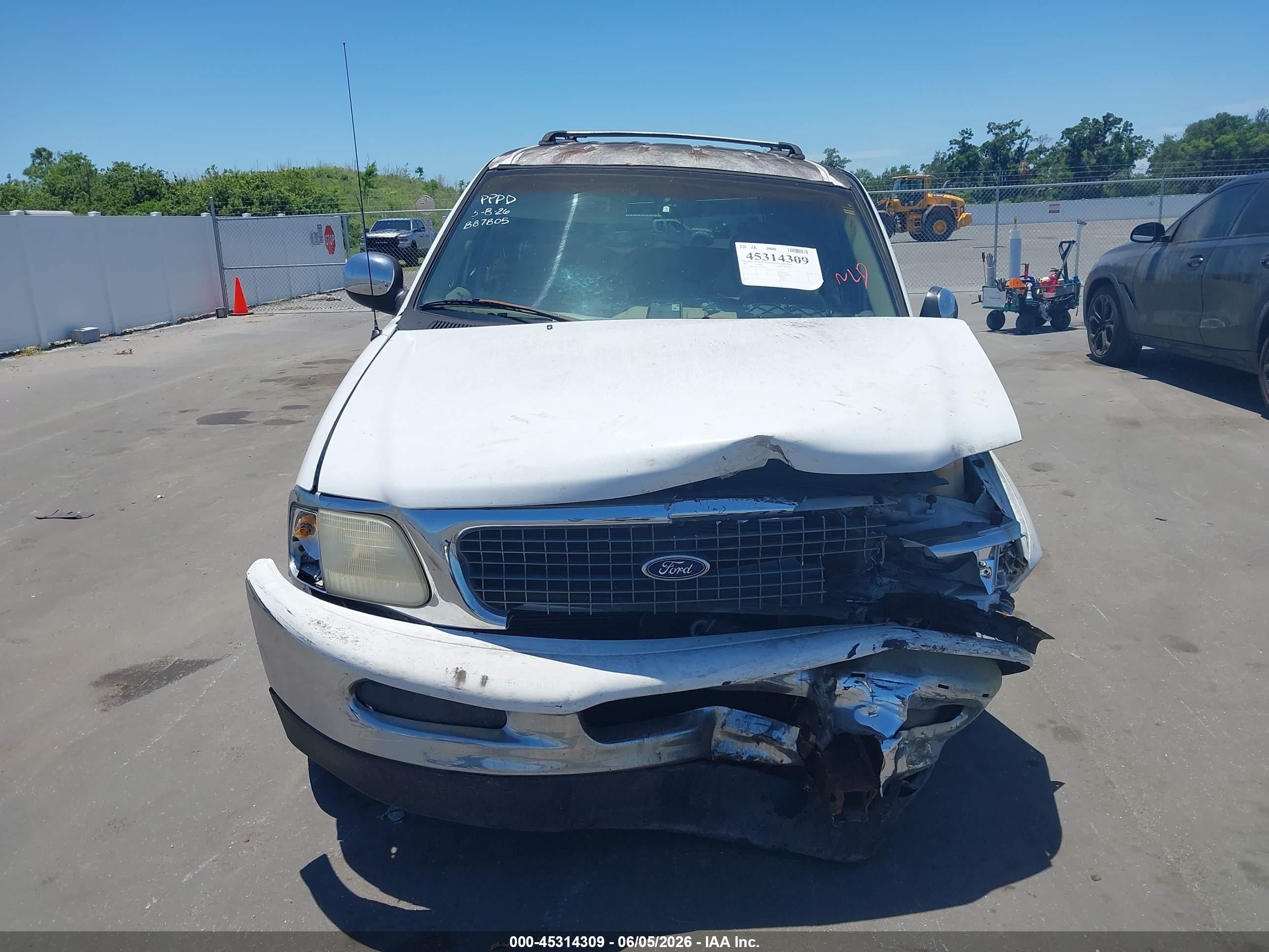 1998 Ford Expedition Eddie Bauer/xlt White vin: 1FMRU1760WLB87805