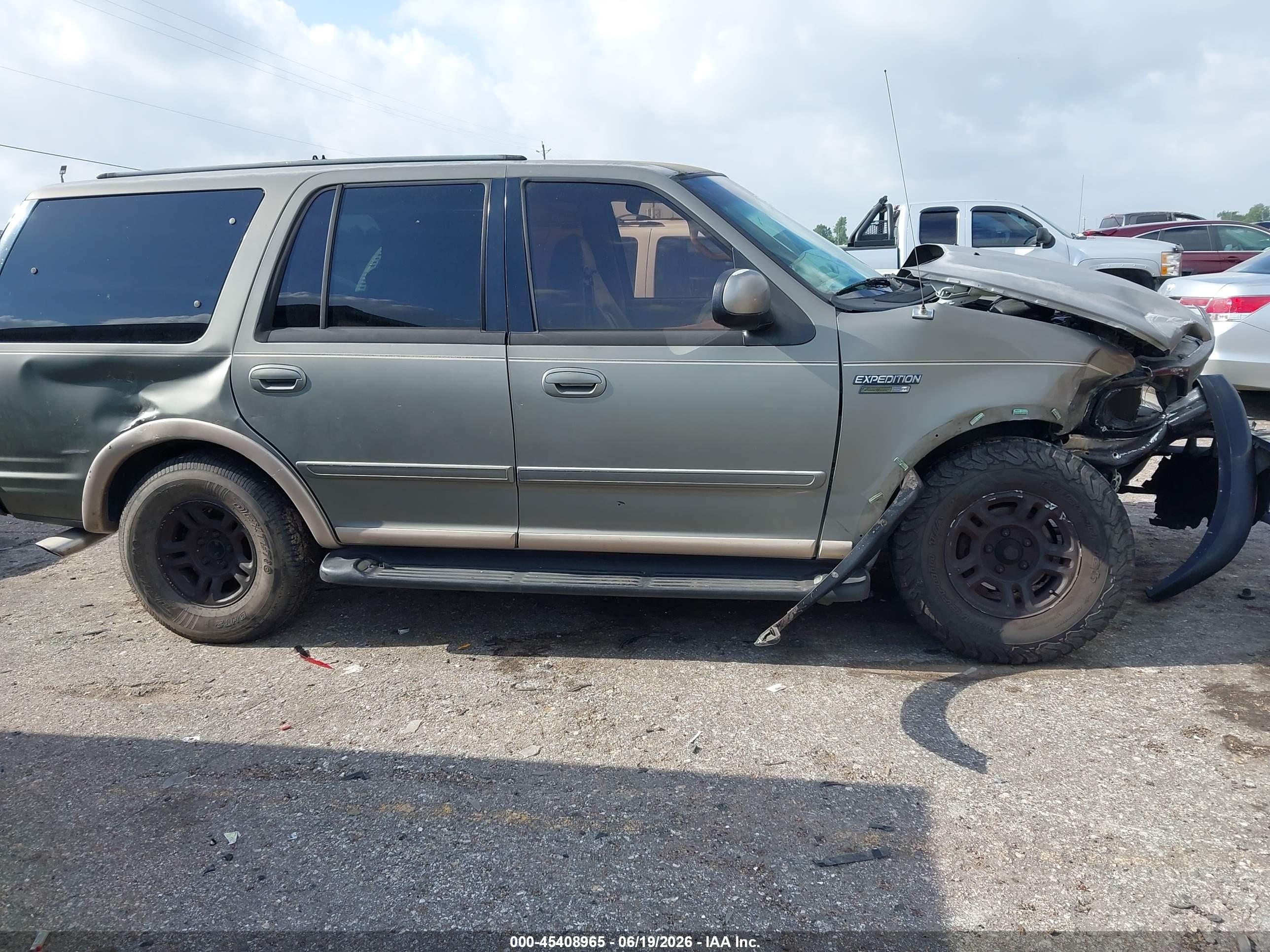 1999 Ford Expedition Eddie Bauer/xlt Gold vin: 1FMRU1760XLB88793