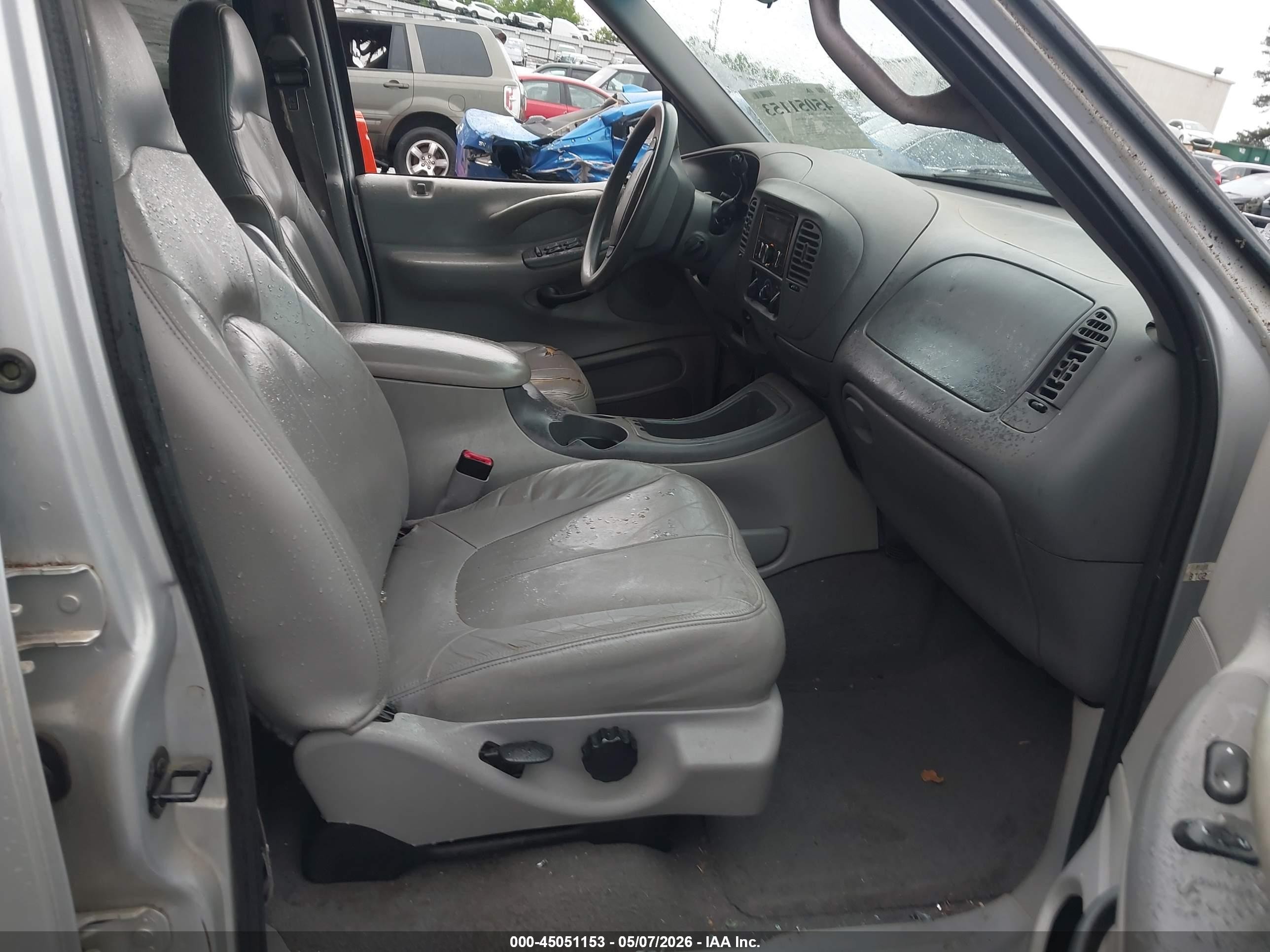 1999 Ford Expedition Eddie Bauer/xlt Silver vin: 1FMRU1762XLA69854