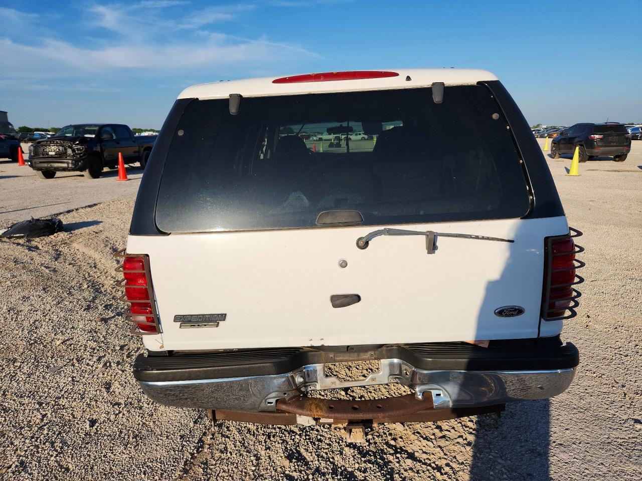 1998 Ford Expedition White vin: 1FMRU1767WLB36060