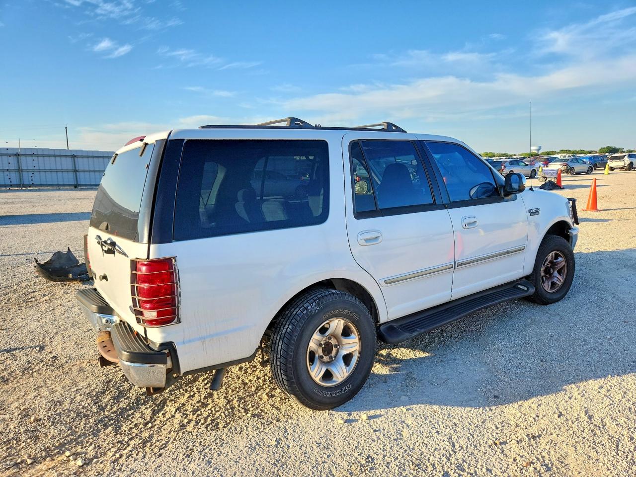 1998 Ford Expedition White vin: 1FMRU1767WLB36060