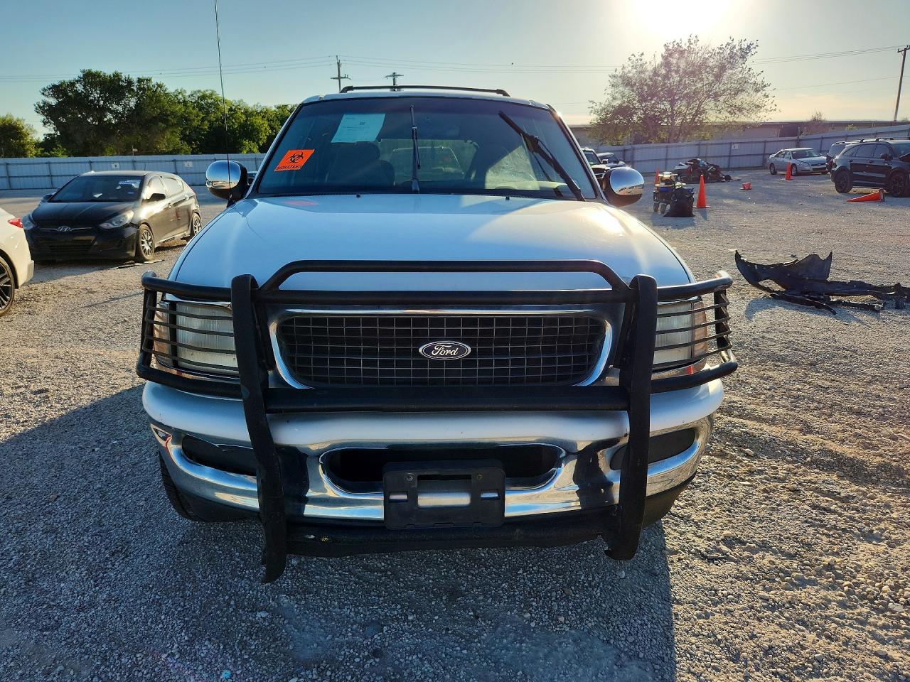 1998 Ford Expedition White vin: 1FMRU1767WLB36060