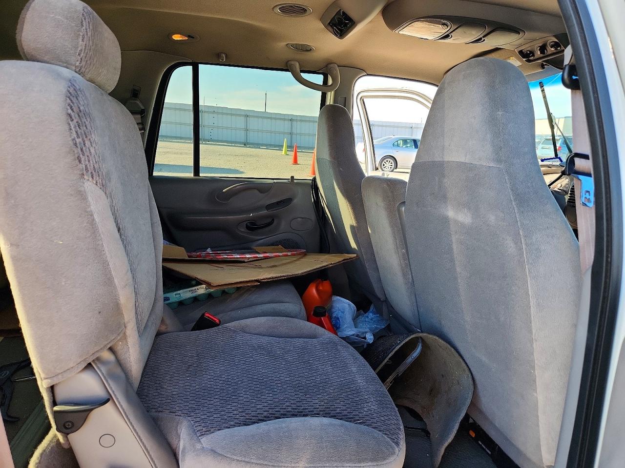 1998 Ford Expedition White vin: 1FMRU1767WLB36060
