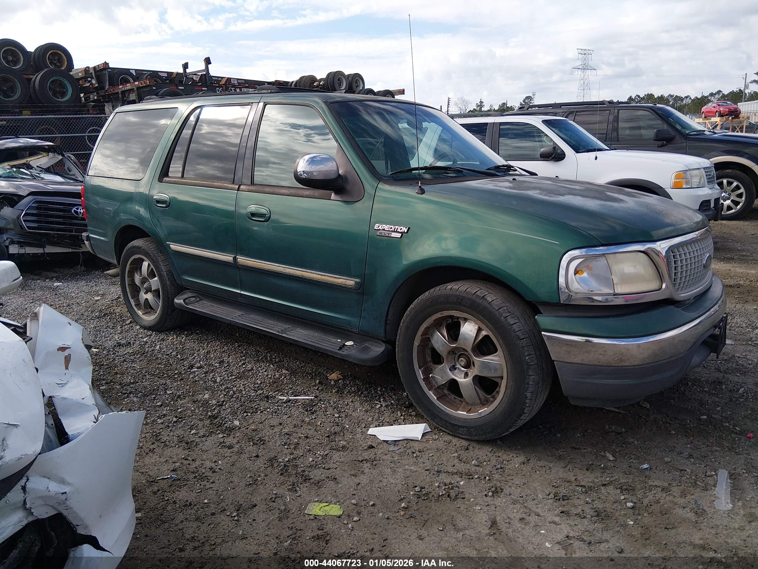 1999 Ford Expedition Eddie Bauer/xlt Зеленый vin: 1FMRU1769XLA04290