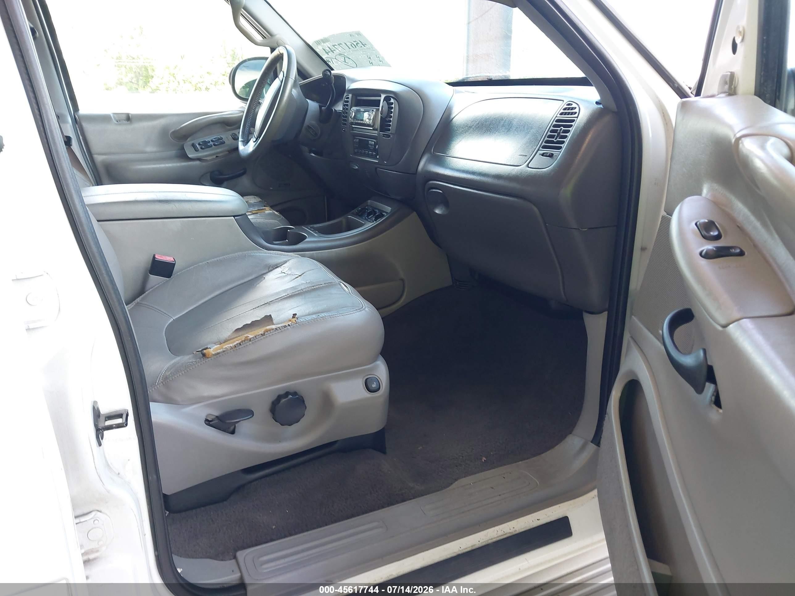 2001 Ford Expedition Eddie Bauer White vin: 1FMRU17L21LB21951
