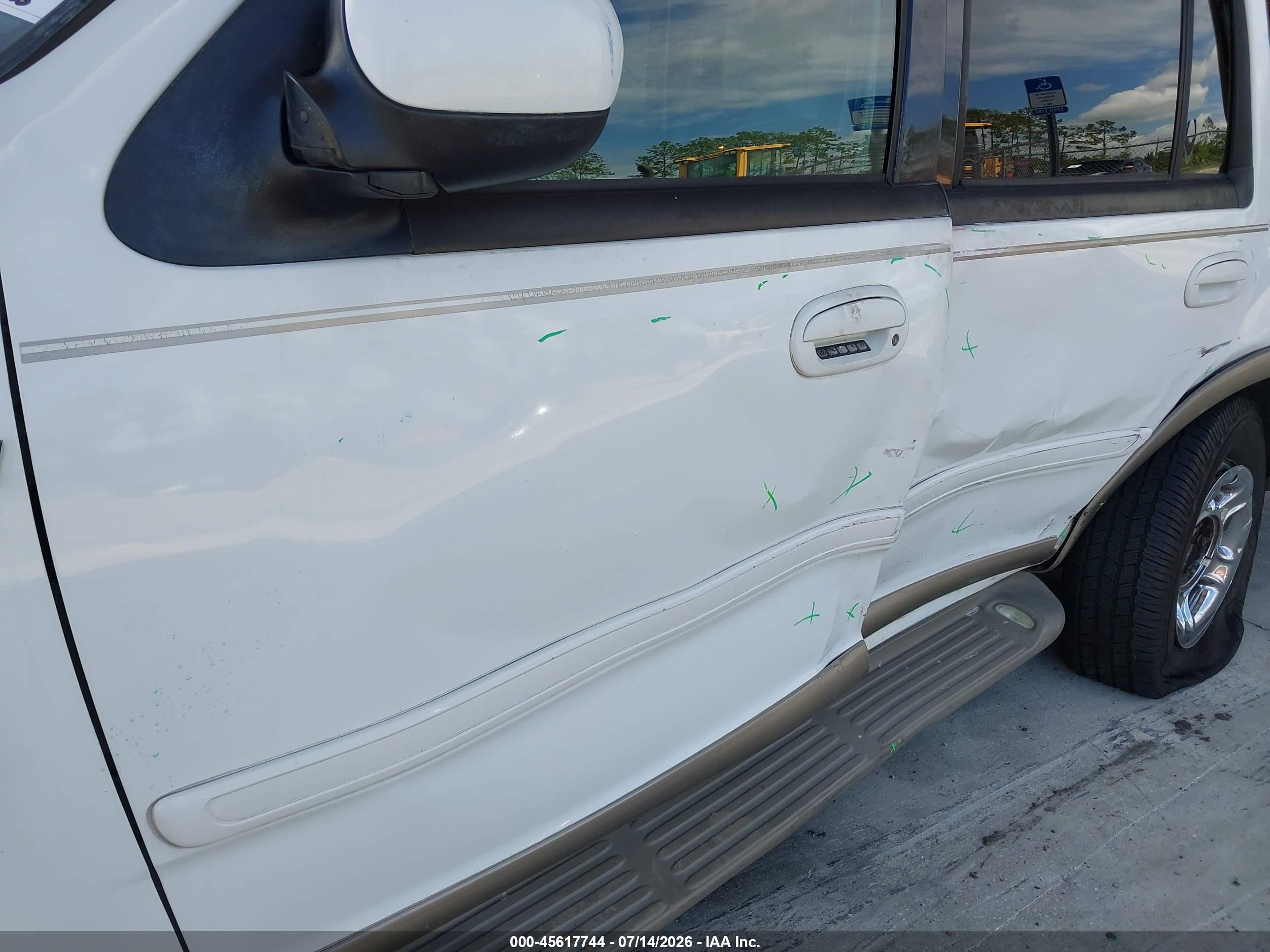 2001 Ford Expedition Eddie Bauer White vin: 1FMRU17L21LB21951