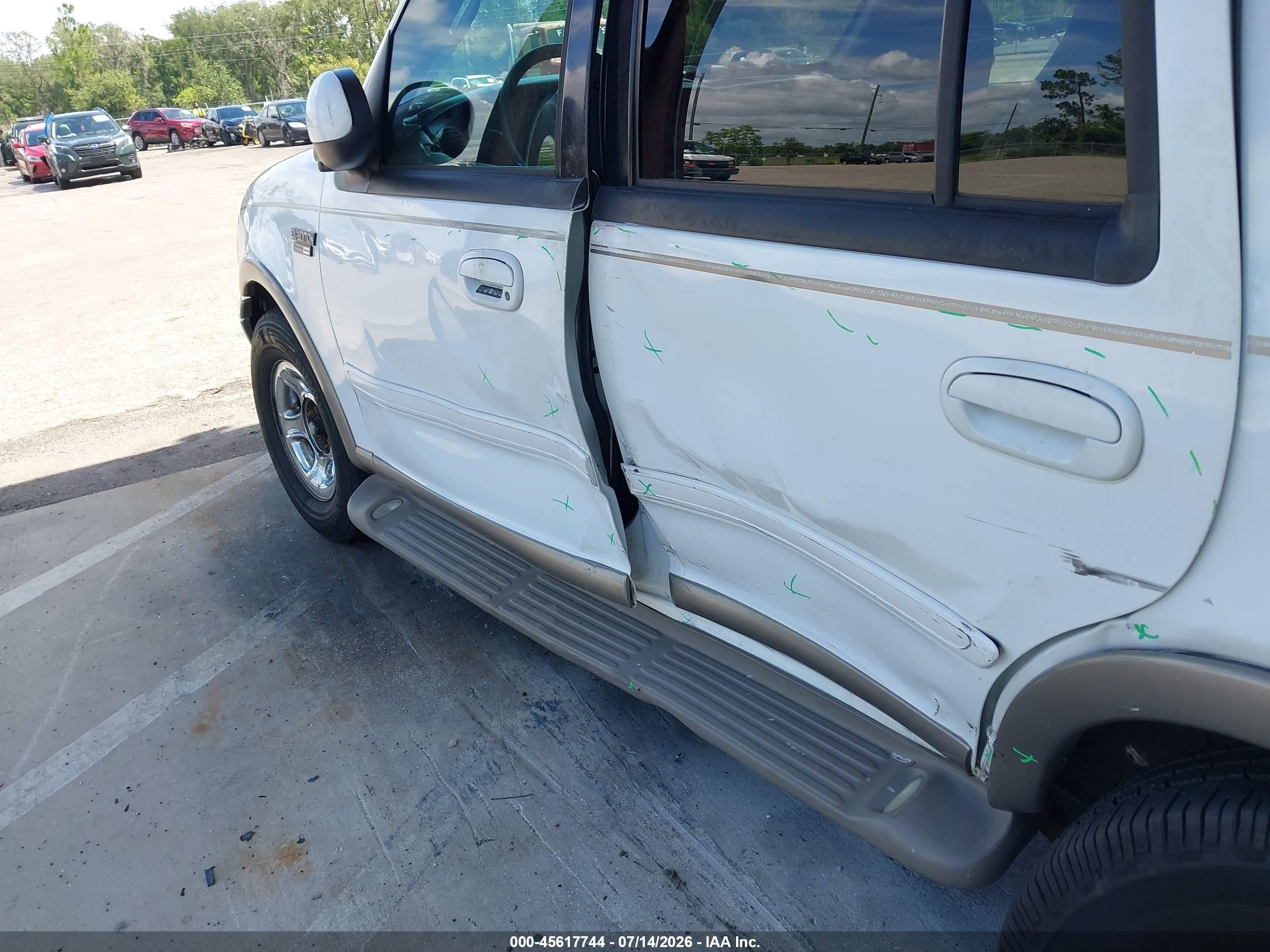 2001 Ford Expedition Eddie Bauer White vin: 1FMRU17L21LB21951
