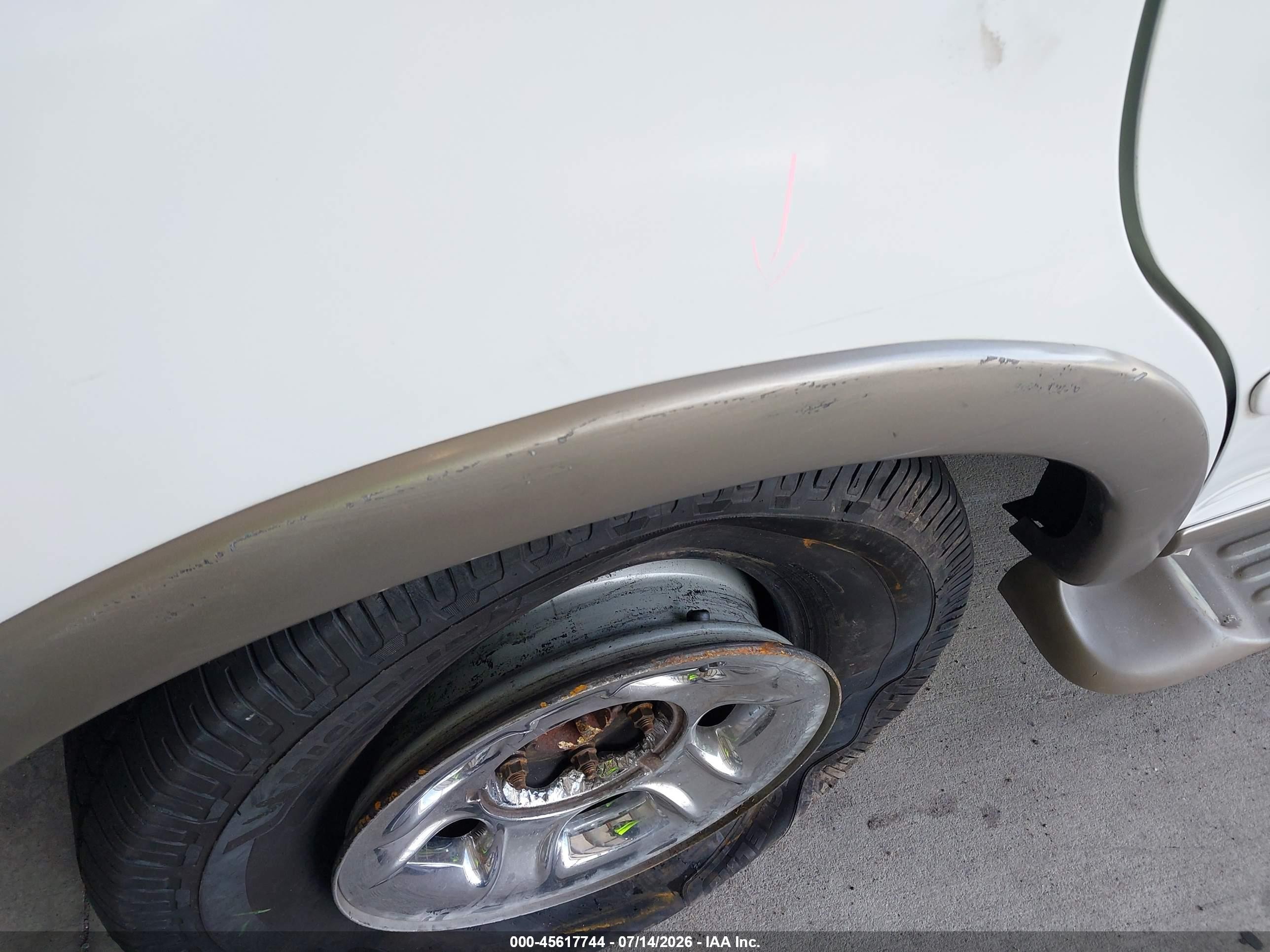 2001 Ford Expedition Eddie Bauer White vin: 1FMRU17L21LB21951