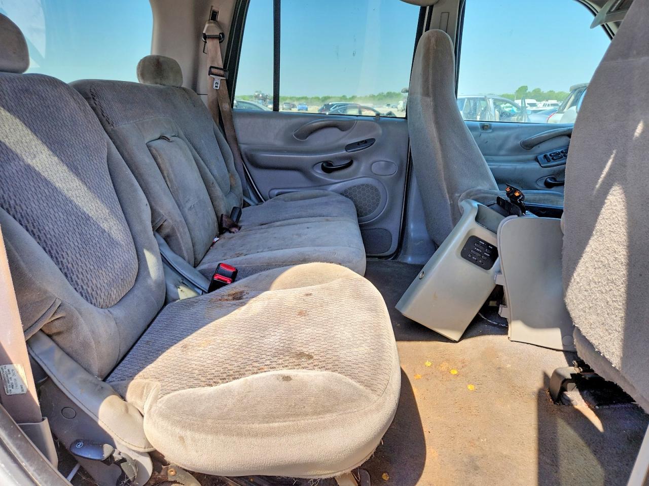1999 Ford Expedition Серебряный vin: 1FMRU17L3XLA76365