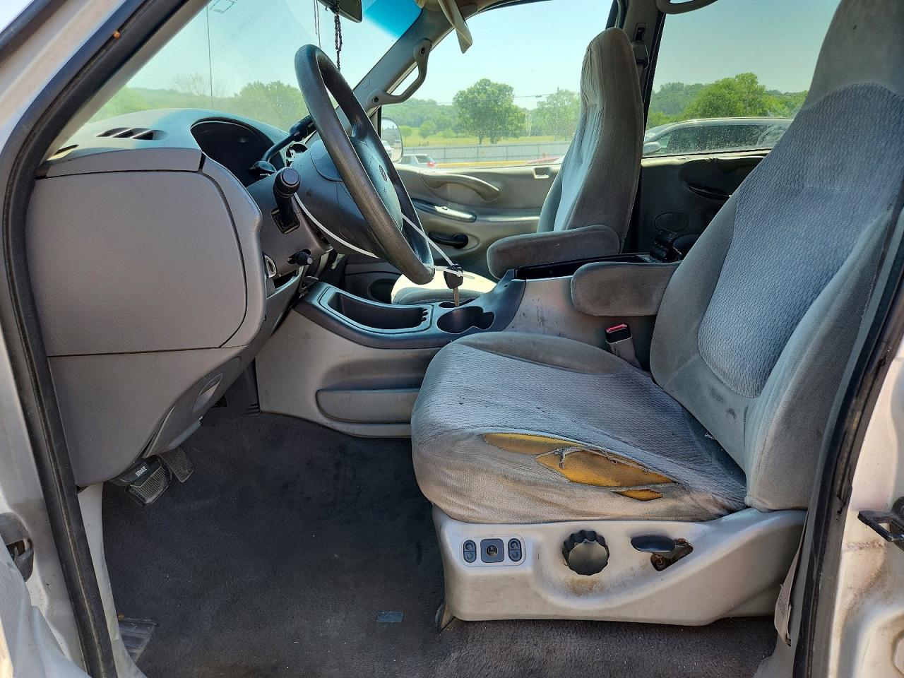 1999 Ford Expedition Серебряный vin: 1FMRU17L3XLA76365
