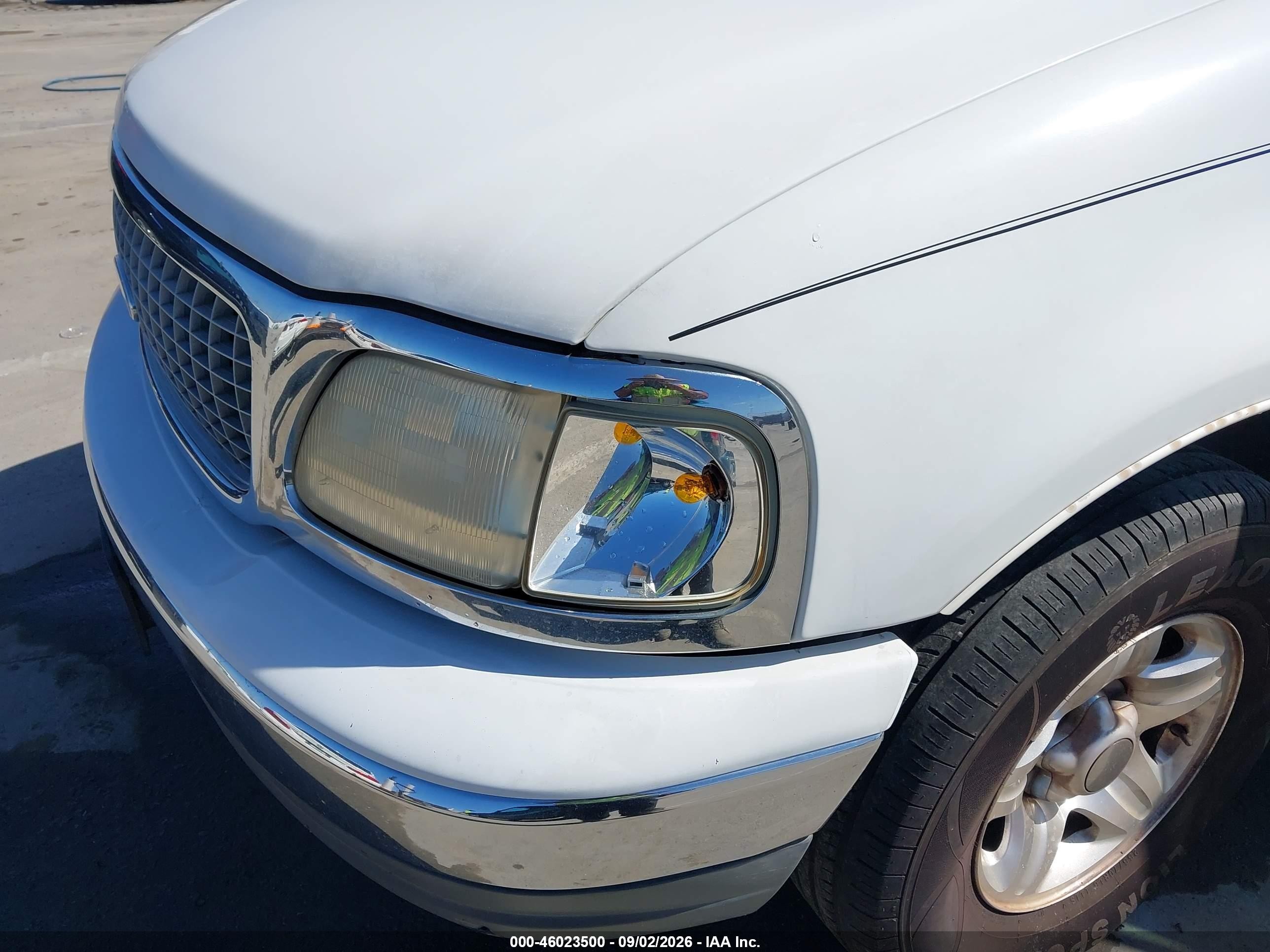 1999 Ford Expedition Eddie Bauer/xlt Белый vin: 1FMRU17L7XLA38198