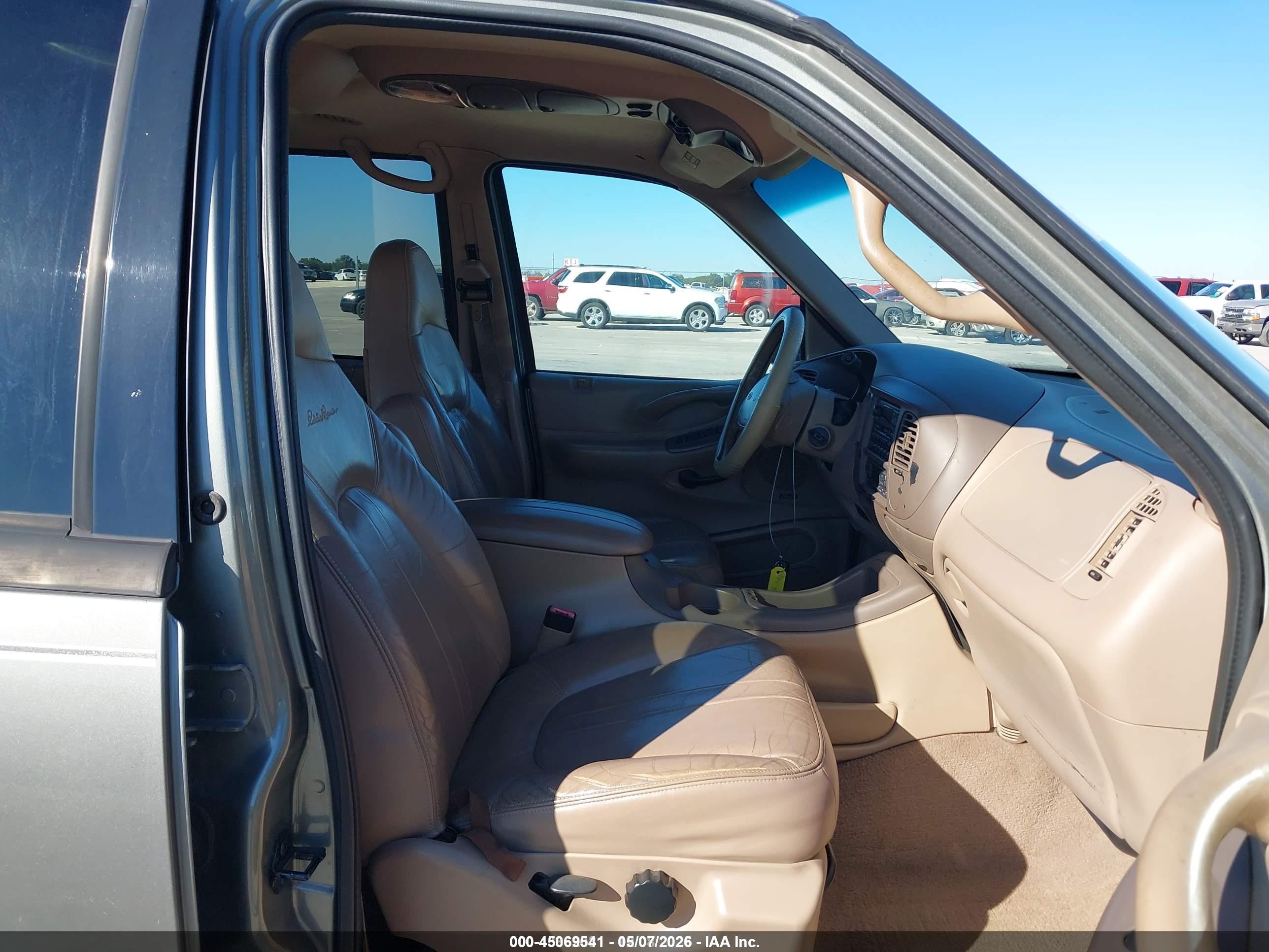 1999 Ford Expedition Eddie Bauer/xlt Gold vin: 1FMRU17L7XLC11797