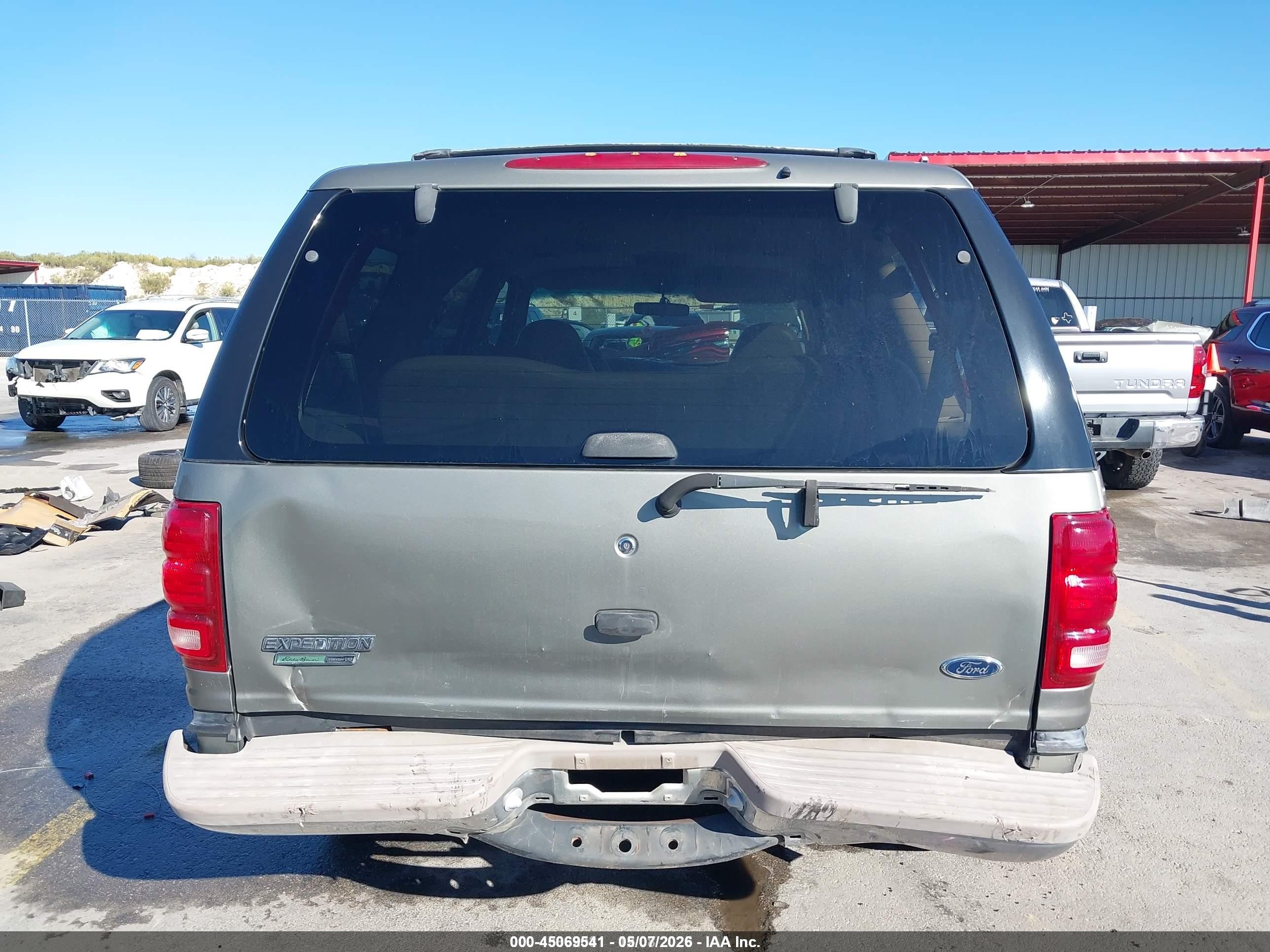 1999 Ford Expedition Eddie Bauer/xlt Gold vin: 1FMRU17L7XLC11797