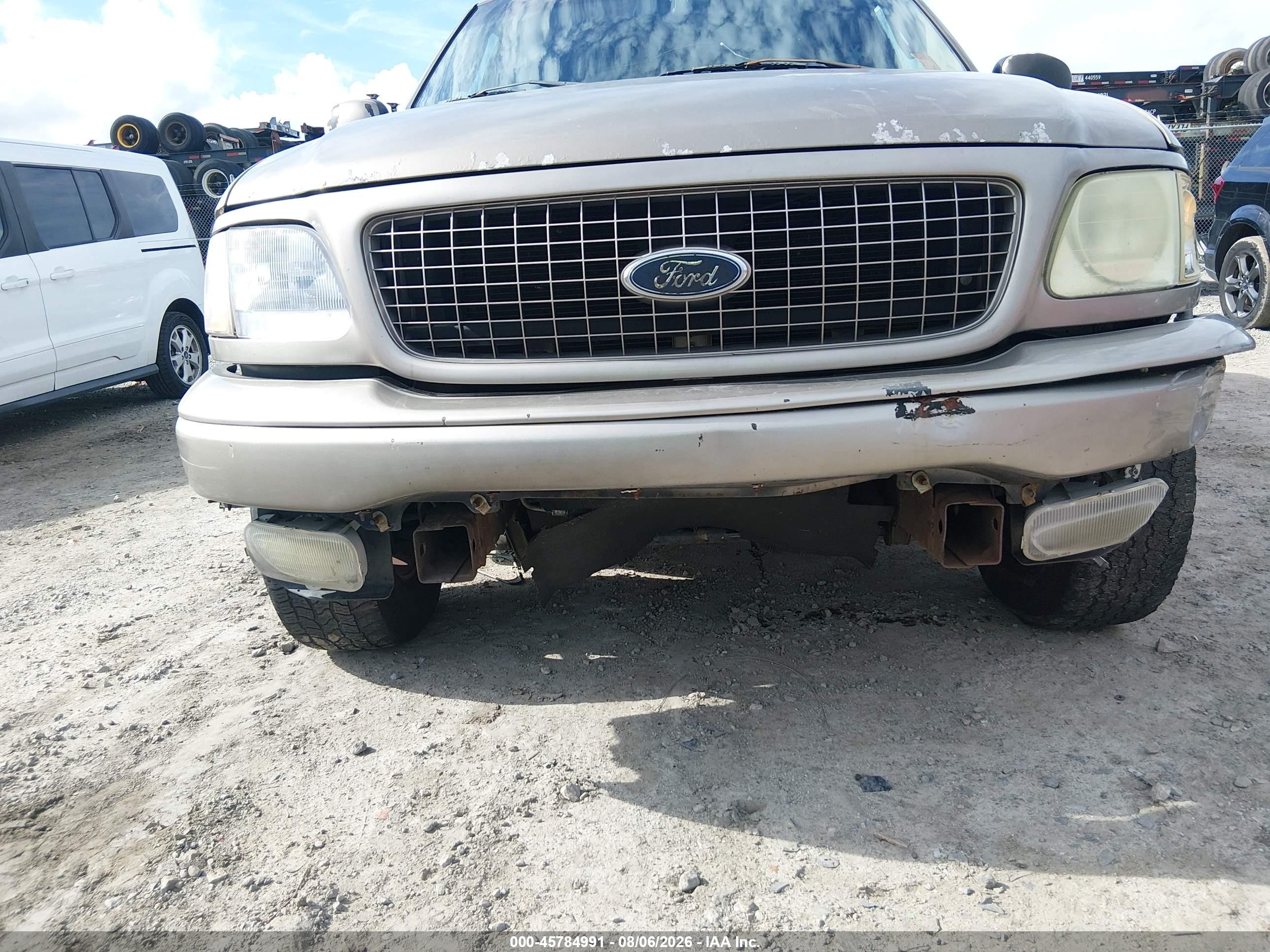 2002 Ford Expedition Eddie Bauer Gold vin: 1FMRU17L82LA68092
