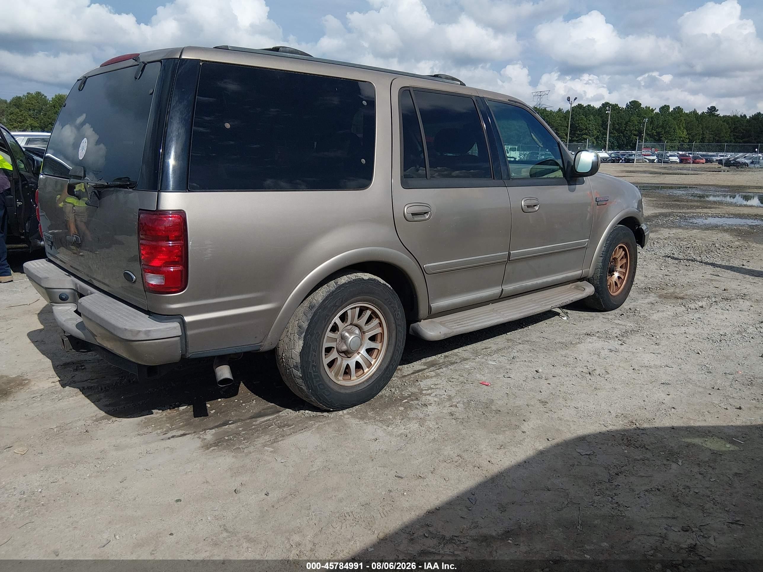 2002 Ford Expedition Eddie Bauer Gold vin: 1FMRU17L82LA68092
